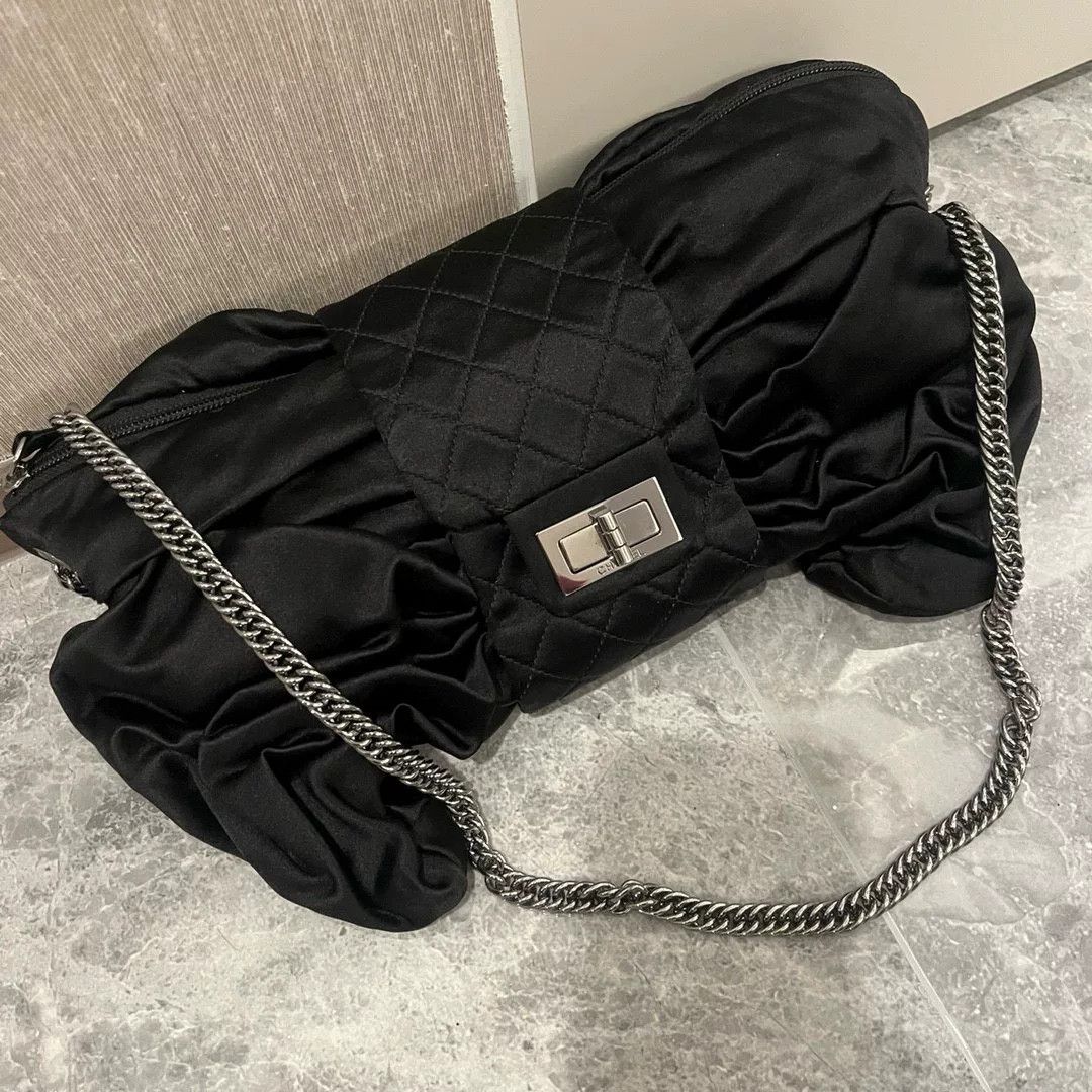 Chanel Pre-loved Bag Very good condition Size ONE SIZE - 1 Thumbnail