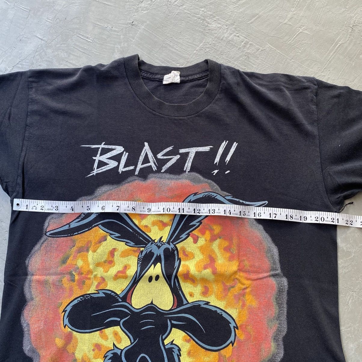 Warner Bros Vintage 1995 Warner Bros. Looney Tunes "Blast" t-shirt Size US L / EU 52-54 / 3 - 7 Thumbnail