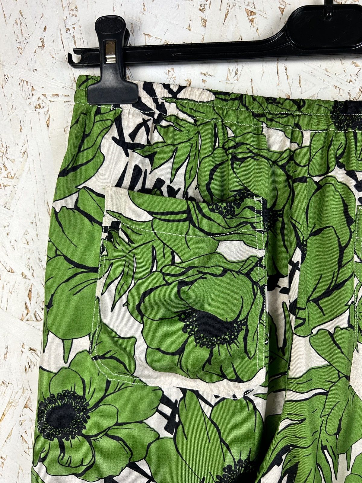 Gucci BNWT Gucci Poppy Flower Hawaii Print Silk Shorts Size 46 Size US 30 / EU 46 - 8 Thumbnail