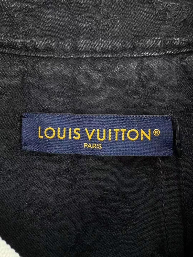 Louis Vuitton Louis Vuitton Dark full print denim short sleeve shirt Size US S / EU 44-46 / 1 - 4 Thumbnail