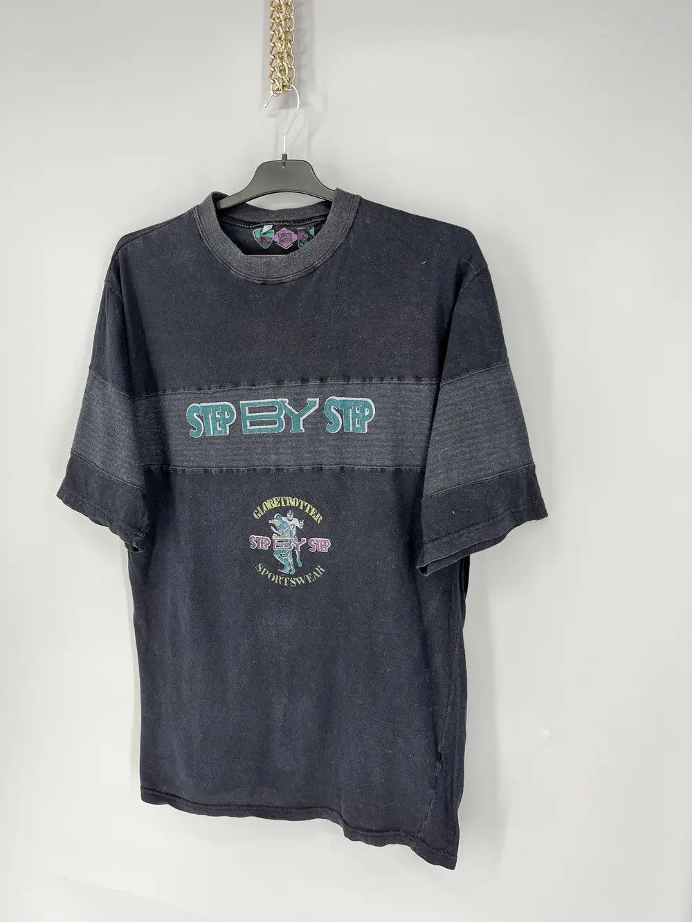 Vintage Vintage "globetrotter step by step sportswear" TShirt Size M Size US M / EU 48-50 / 2 - 3 Thumbnail