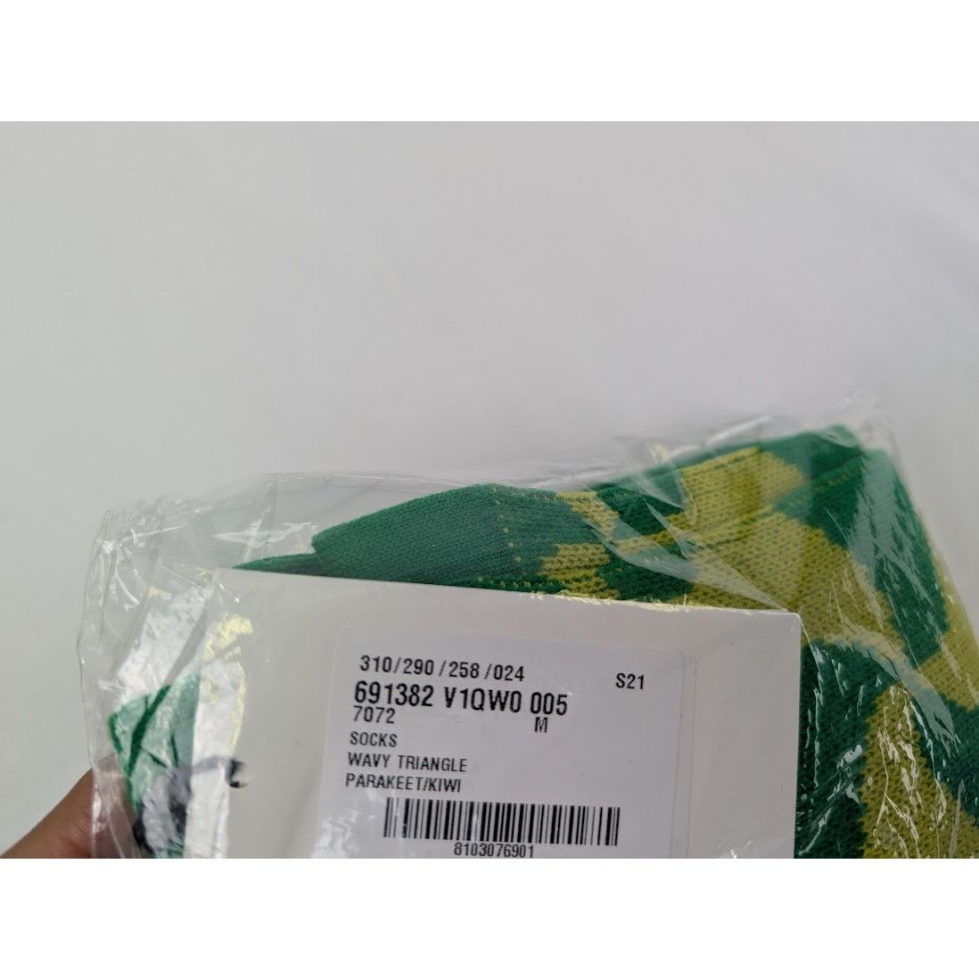 Bottega Veneta o1rshd1 Q:2/Size:M/Socks Cashmere Wavy Triangle Green/Yellow Size ONE SIZE - 7 Thumbnail