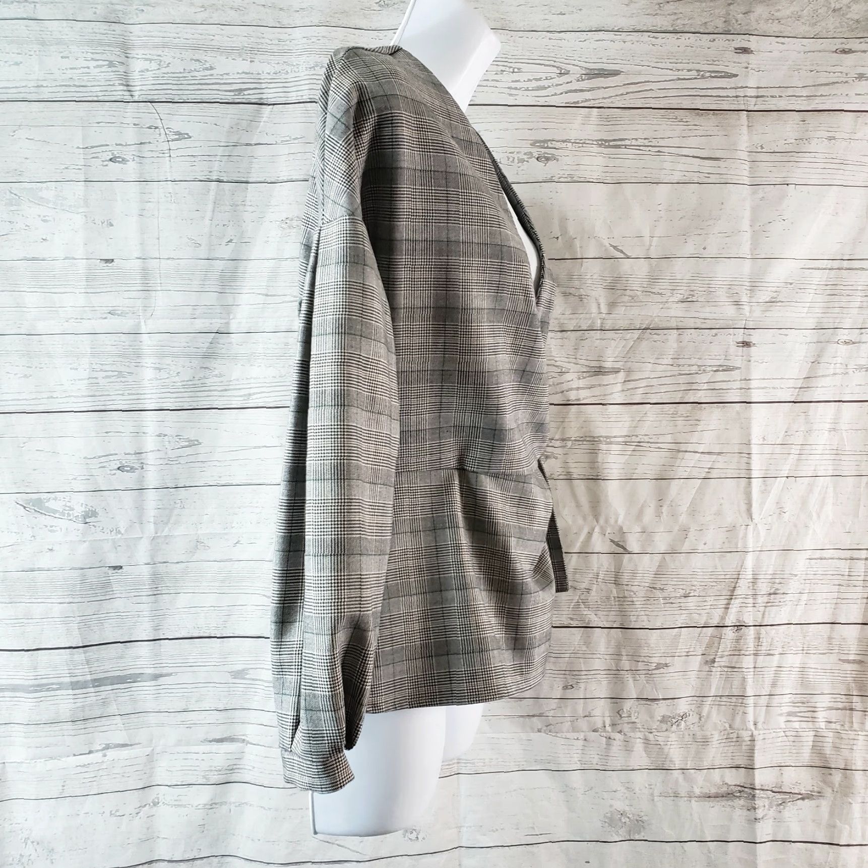 Zara VINTAGE Zara Womens Wrap Top XS Gray Plaid Long Sleeve V-Neck Blouse Womens Size XS / US 0-2 / IT 36-38 - 4 Thumbnail