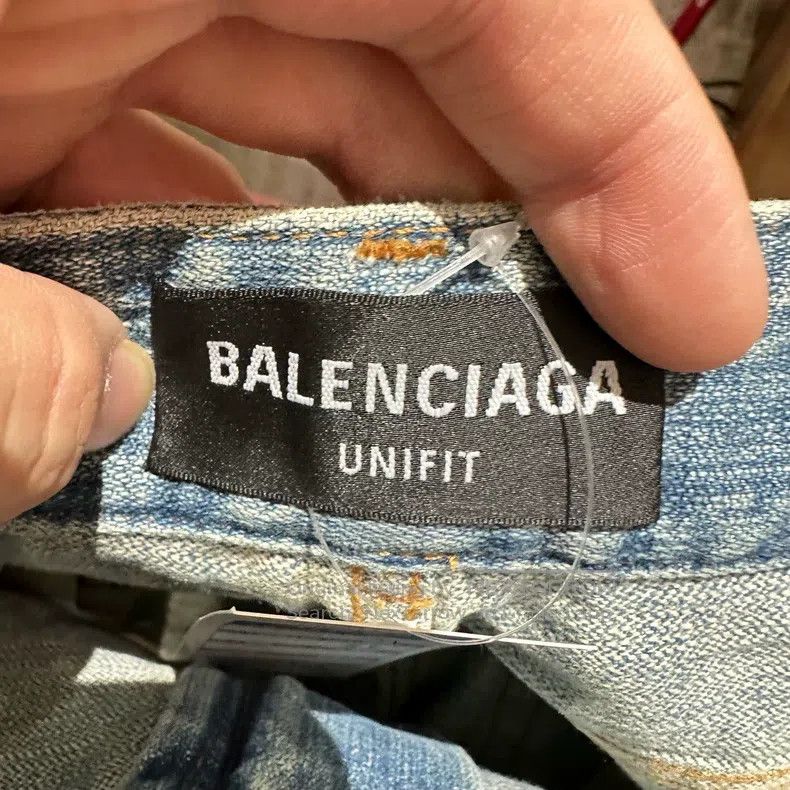 Balenciaga Balenciaga size M Fake Two-Piece Shirt Combined with Washe Size US 27 - 5 Thumbnail