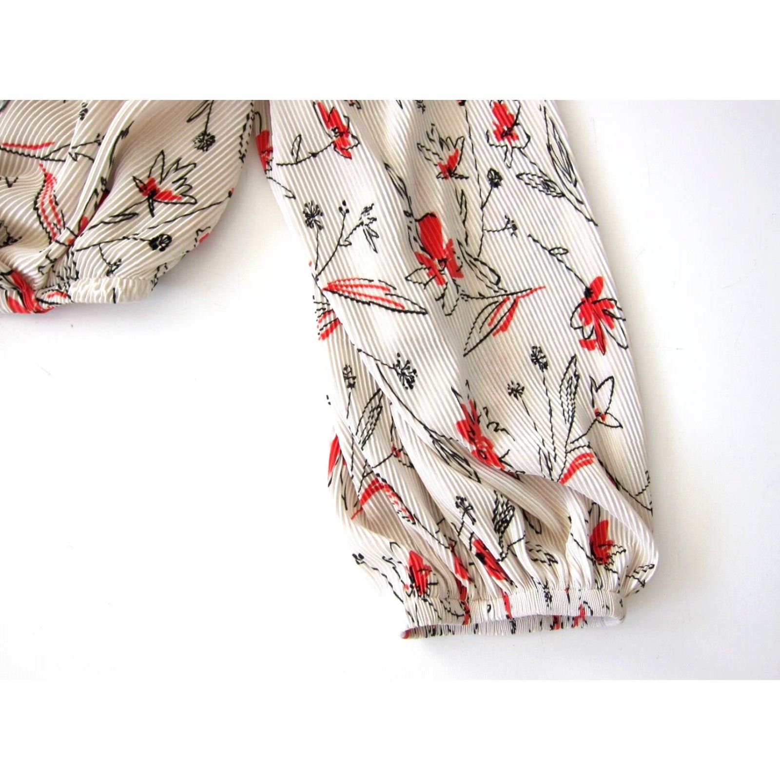 ASTR The Label VINTAGE ASTR The Label Ivory Black Red Floral Long Sleeve V-Neck Peasant Blouse Large Size L / US 10 / IT 46 - 7 Thumbnail