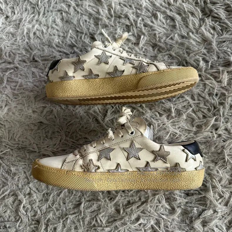 Saint Laurent Paris Saint Laurent Paris Silver Star Black Tail Low Top Sneaker Size US 5.5 / IT 35.5 - 4 Thumbnail