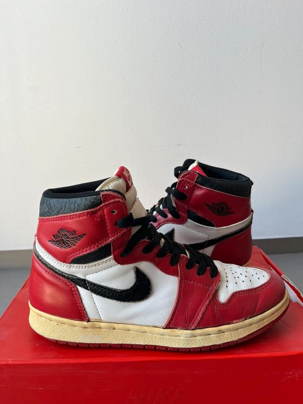 Jordan Brand Air Jordan 1 Retro Chicago 1994 Vintage Authentic Size US 8 / EU 41 - 1 Thumbnail