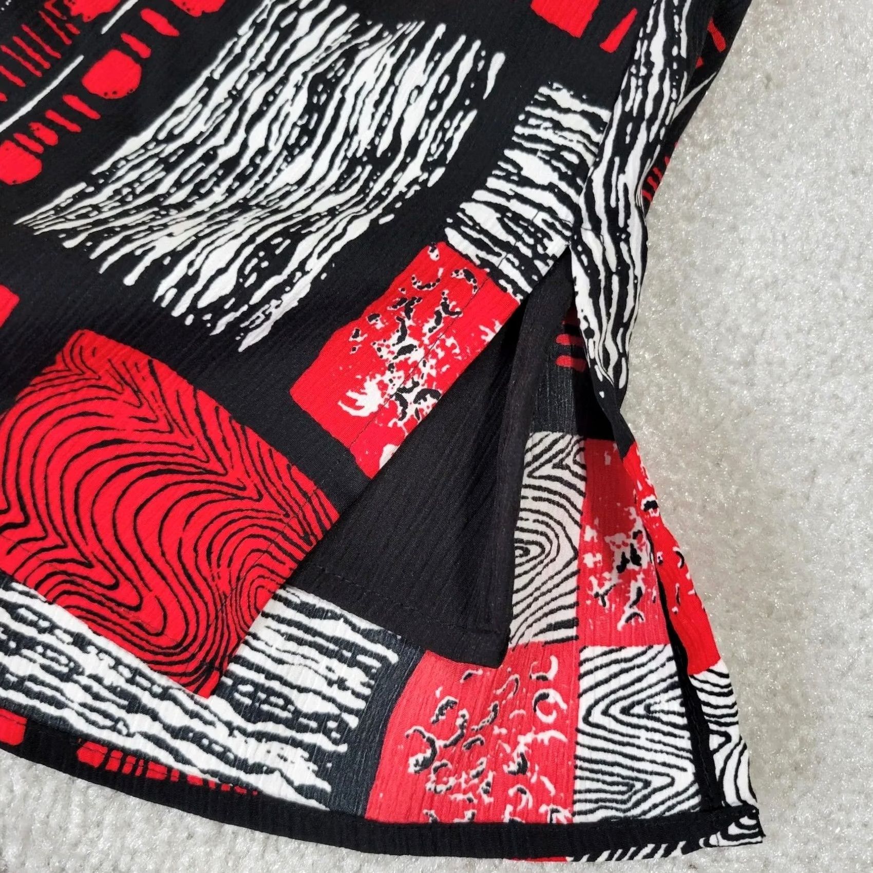 Vintage VINTAGE Notations 3/4 Sleeve Button Up Shirt Women's 1X Plus Size Red Geometric Shirt Womens 1X Red Geometric Button-Up VINTAGE Size XL / US 12-14 / IT 48-50 - 4 Thumbnail