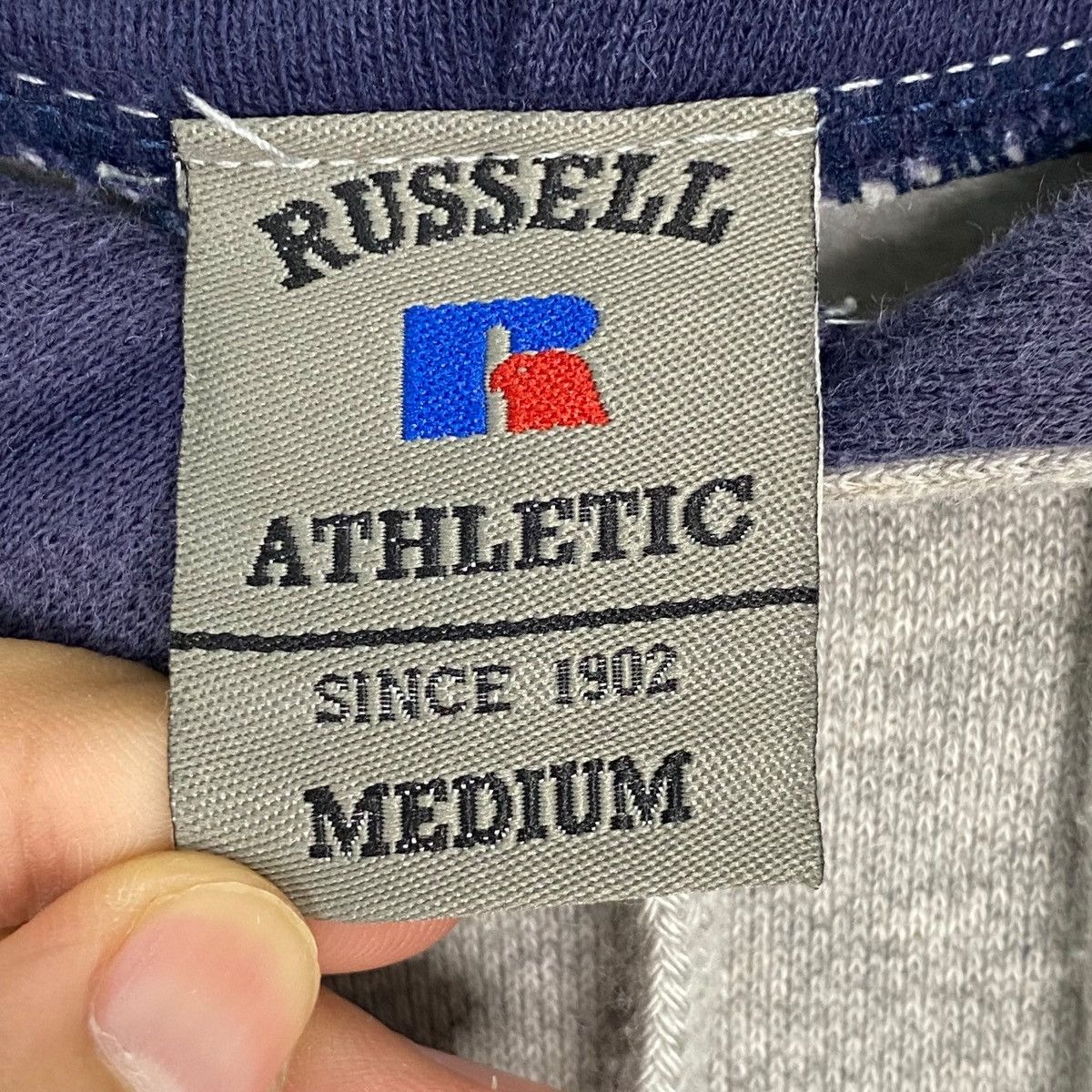 Vintage Vintage Russell Plain Raglan Hoodie Sweater Pullover Size M Size US M / EU 48-50 / 2 - 6 Thumbnail