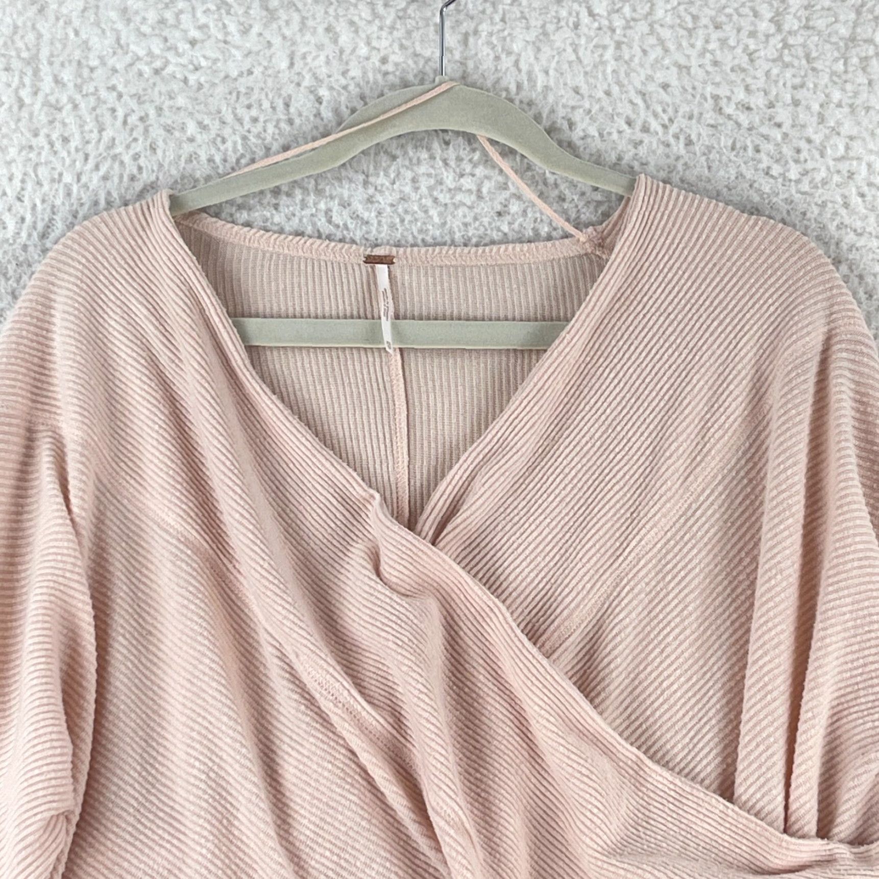 Free People Free People Shirt Womens XS Pink Cozy With You Surplice Pullover Ribbed Long Sleeve V-Neck Casual Pullover Size XS / US 0-2 / IT 36-38 - 3 Thumbnail