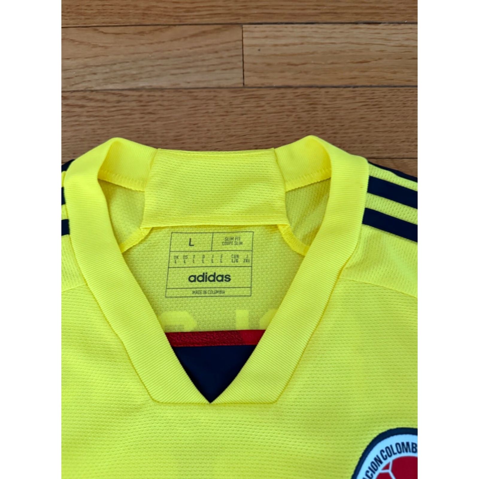 Adidas VINTAGE adidas Colombia Home Jersey 2022/2023 Yellow Long Sleeve Falcao #22 Mens L Shirt Crew Neck 90s Grail Vintage Workwear Size US L / EU 52-54 / 3 - 5 Thumbnail