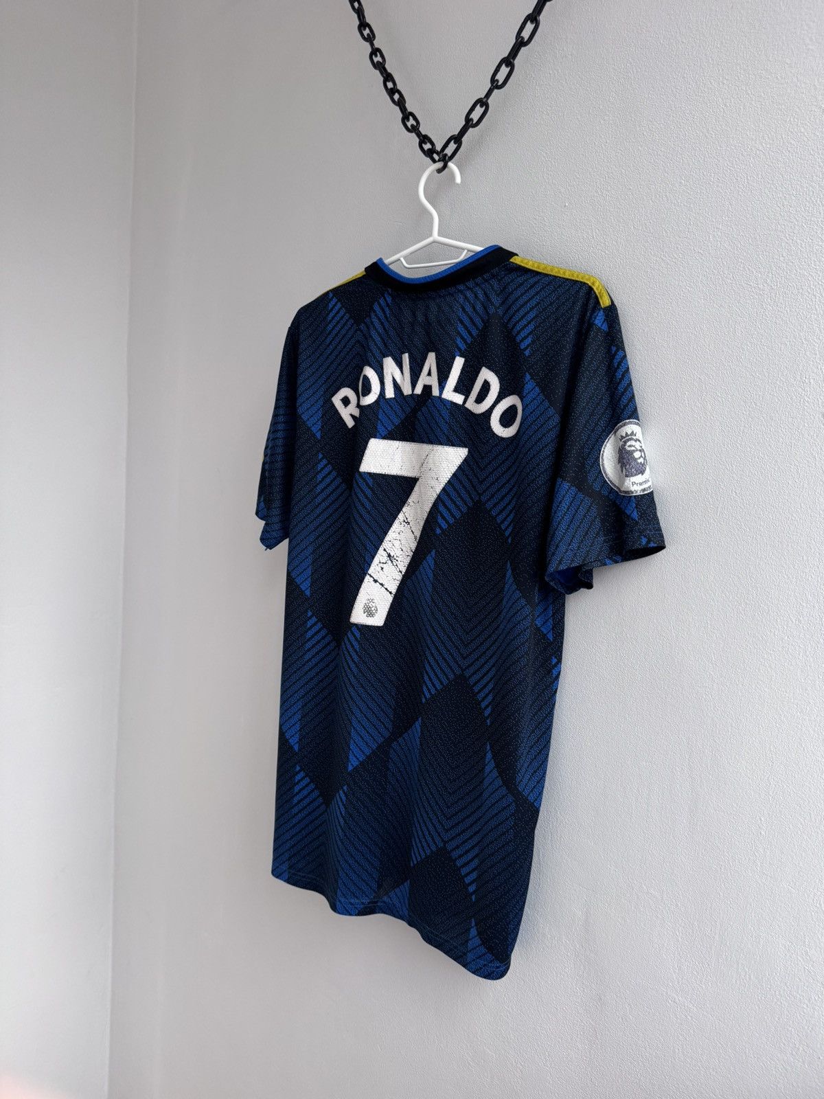 Adidas MANCHESTER UNITED 2021 2022 RONALDO #7 FOOTBALL SHIRT JERSEY Size US L / EU 52-54 / 3 - 15 Thumbnail