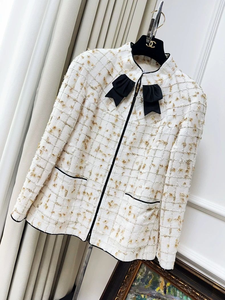 Chanel Chanel 19s beach series beige gold jacket neckline bow jac Size XS / US 0-2 / IT 36-38 - 1 Thumbnail