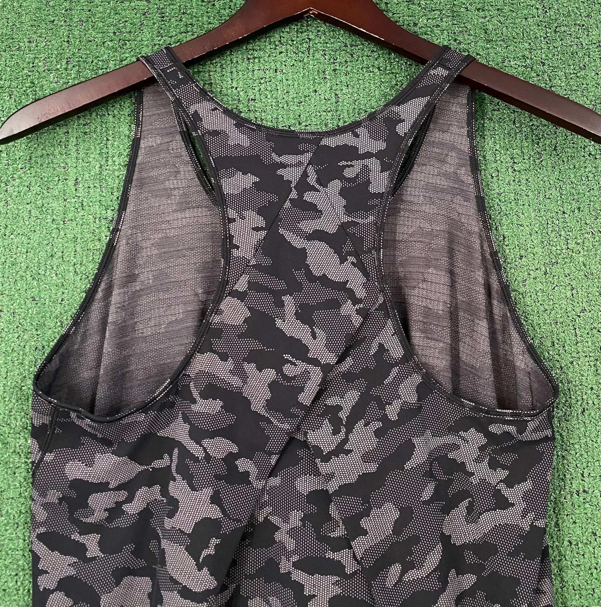Lululemon Lululemon Essential Pleated Camo Jacquard Black Tank 8 Size M / US 6-8 / IT 42-44 - 4 Thumbnail