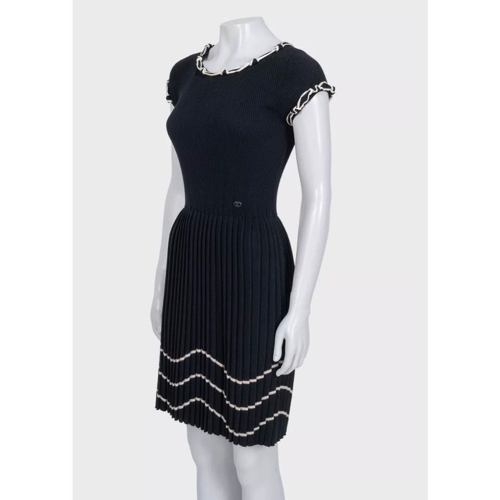 Chanel Chanel Fitted Wool Dress Black Fall 2007 Sz.36 Size XS / US 0-2 / IT 36-38 - 2 Thumbnail