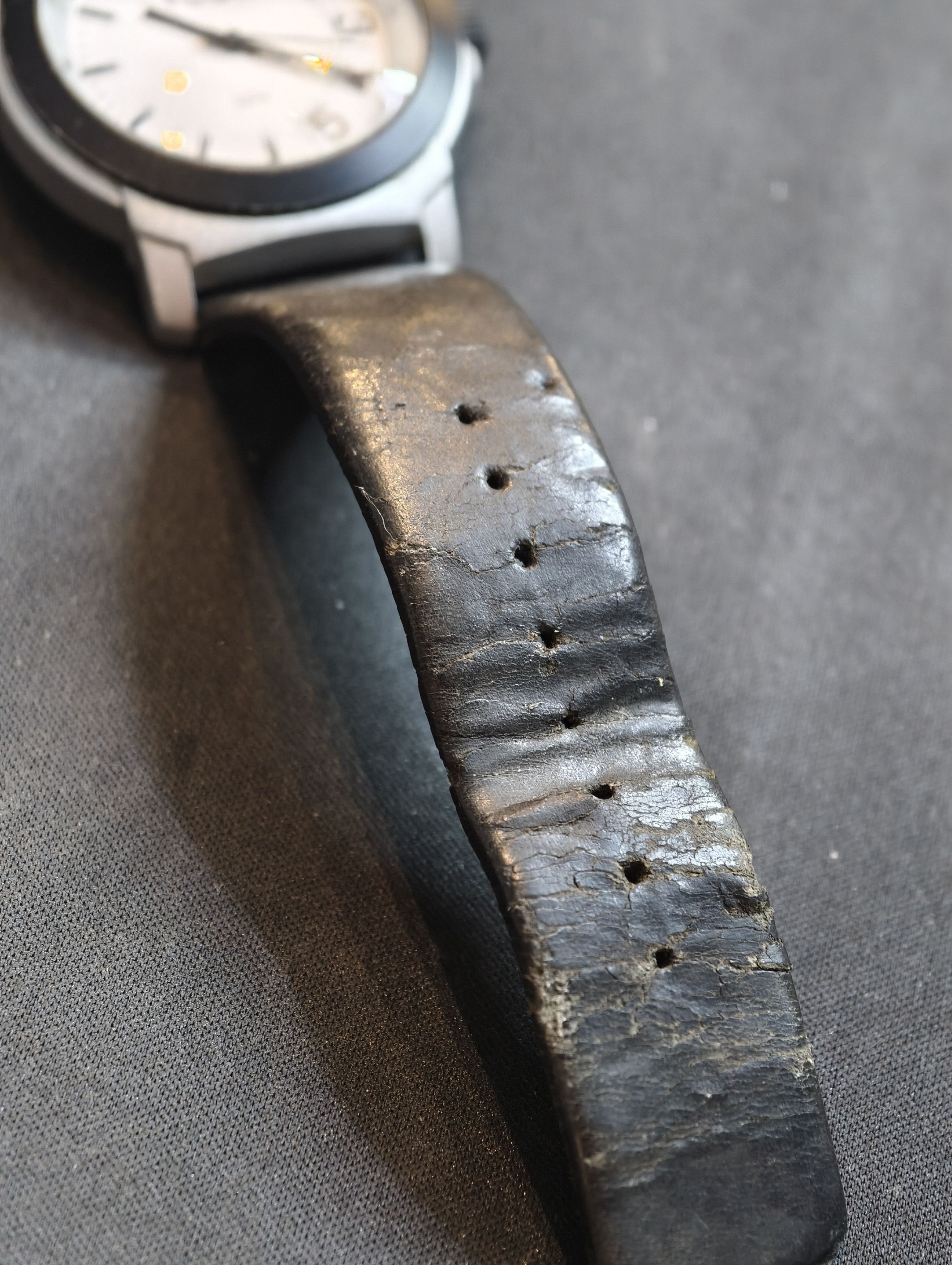 FCUK FCUK watch with vtg leather French connection Size ONE SIZE - 3 Thumbnail
