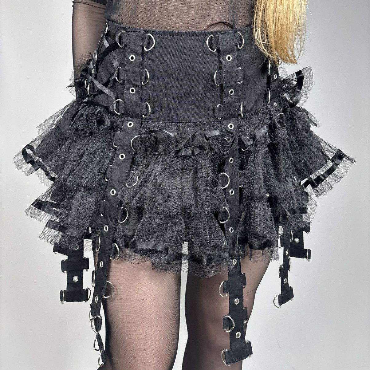 Seditionaries Vintage Y2K Gothic Hell Bunny Bondage Sexy Mini Skirt Tripp Size 27" / US 4 / IT 40 - 2 Thumbnail
