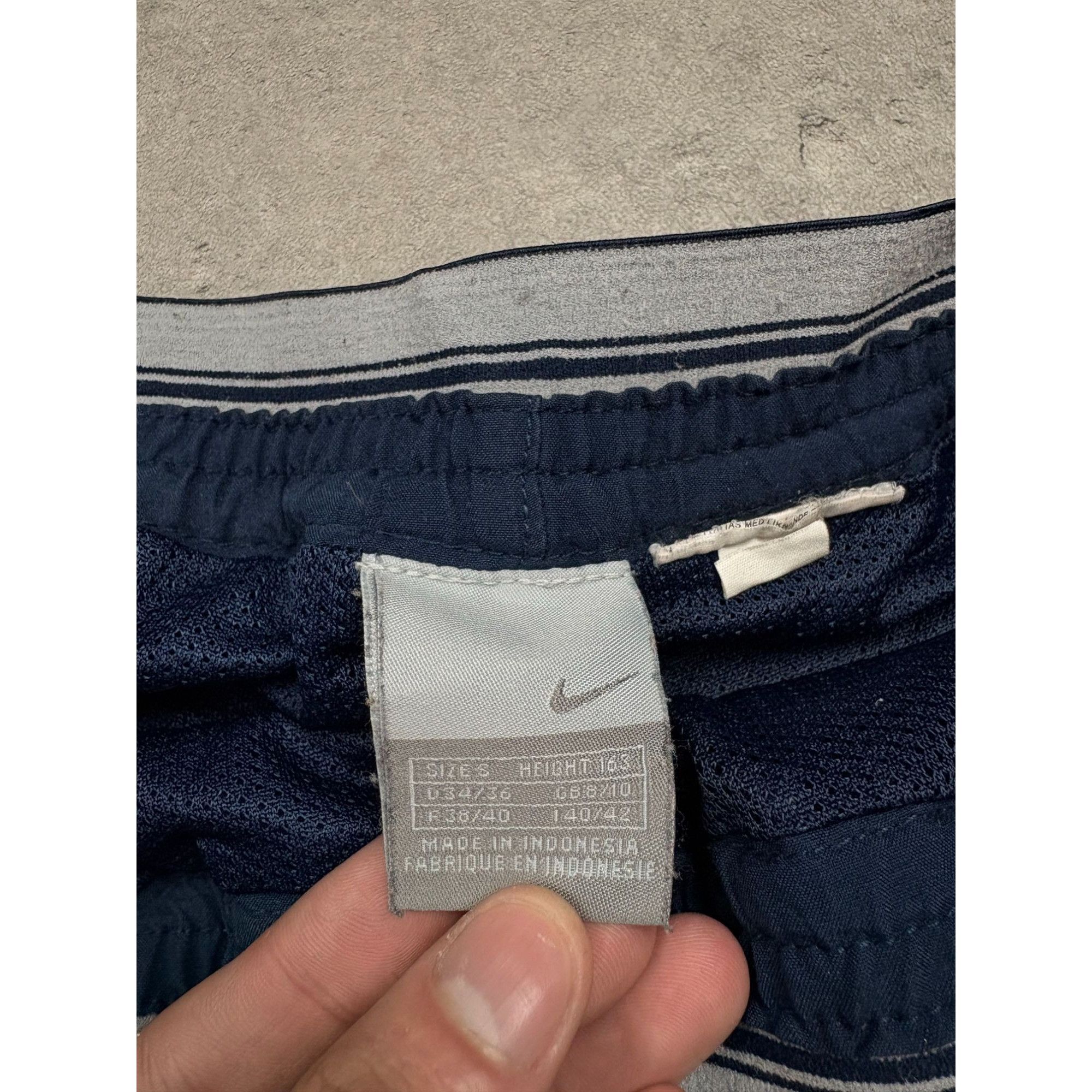 Nike Vintage Nike Track Pants Navy Blue Baggy Trousers Drawstring Size US 32 / EU 48 - 8 Thumbnail