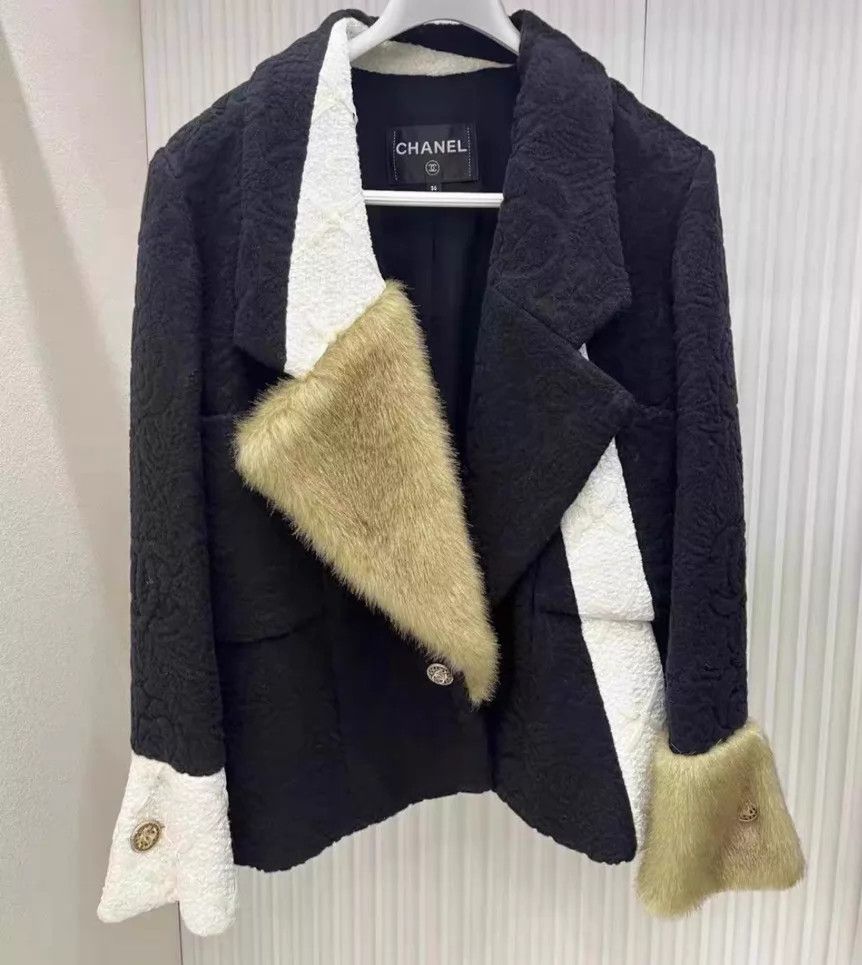Chanel Chanel classic tweed jacket Size XS / US 0-2 / IT 36-38 - 1 Thumbnail