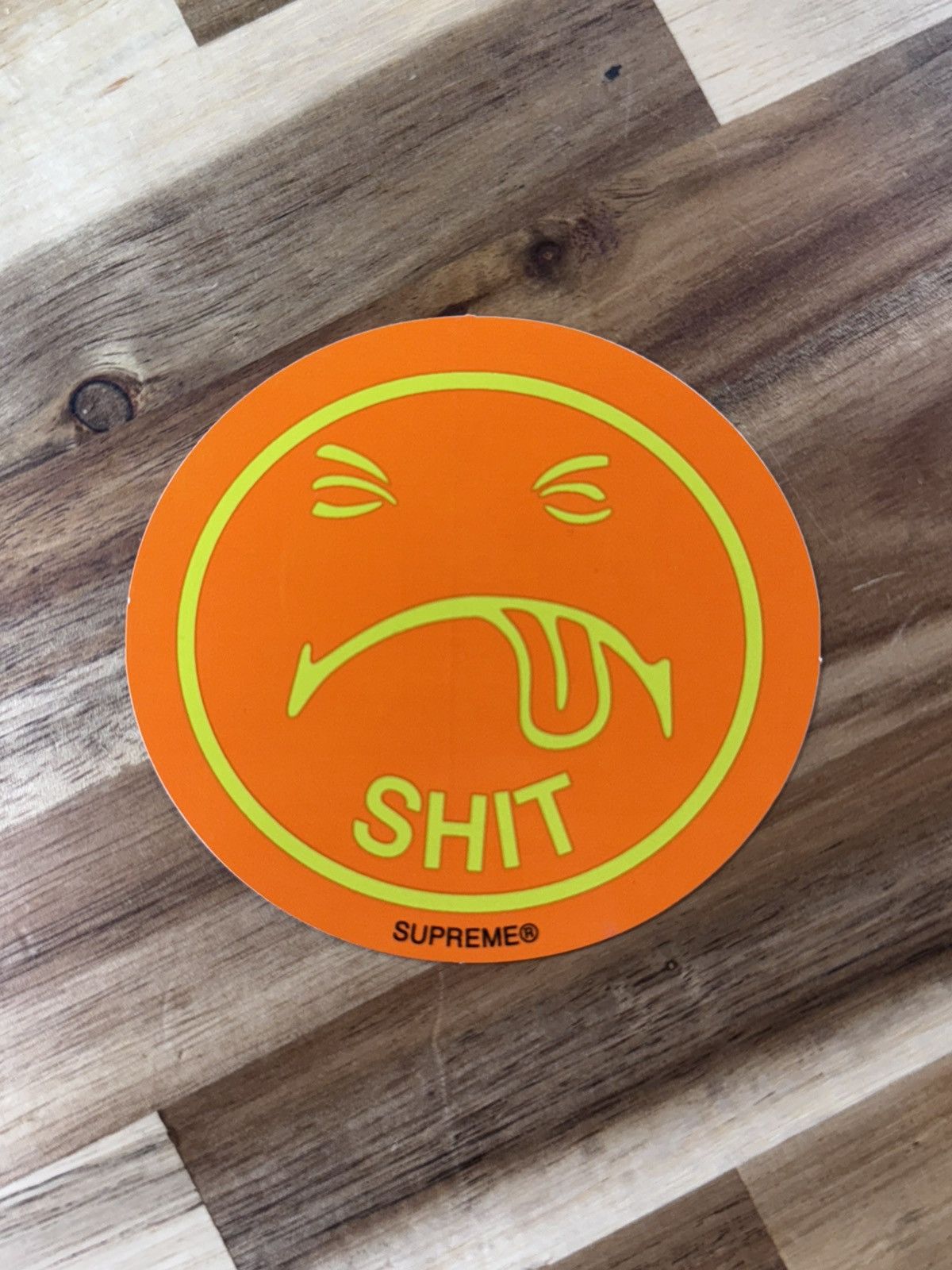 Supreme Supreme Shit Smiley Sticker FW17 Size ONE SIZE - 1 Preview