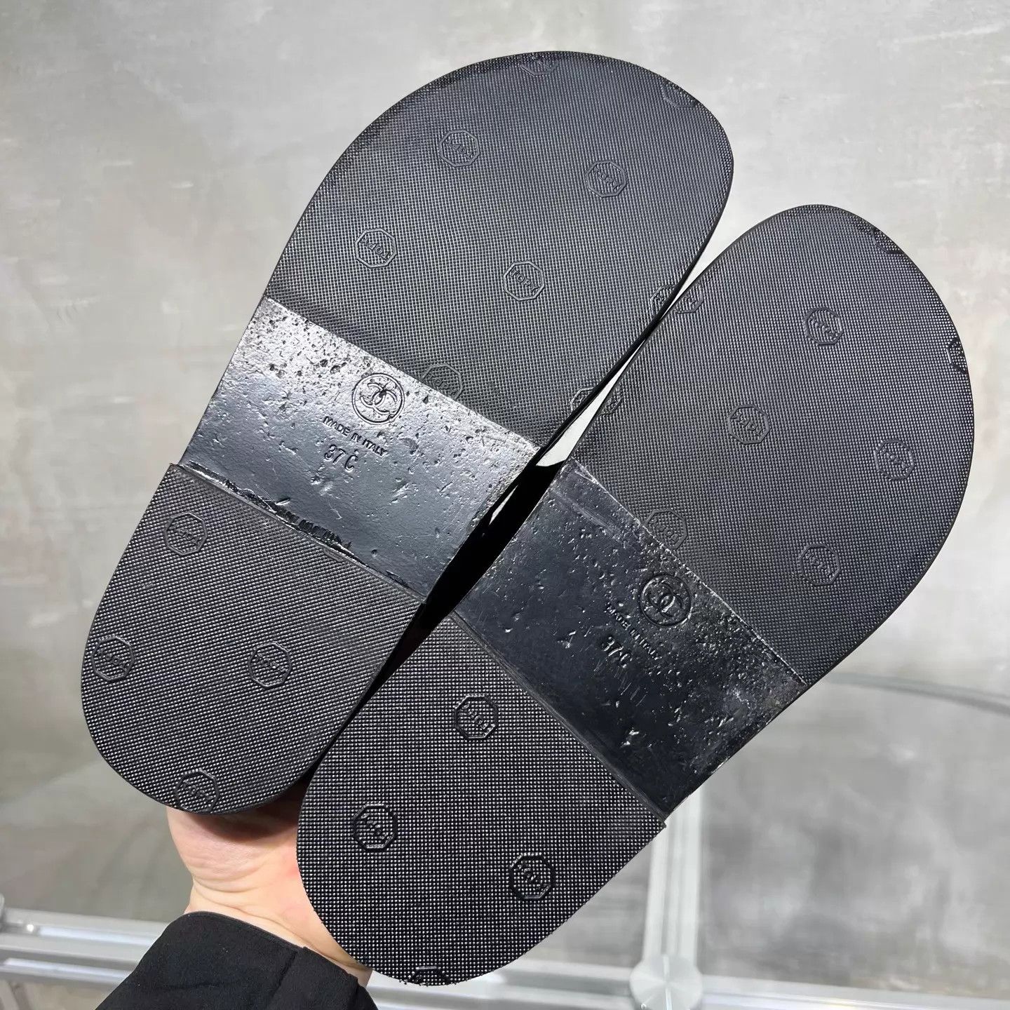 Chanel Chanel CC crystal velcro sandals EUR 37 Size US 6.5 / IT 36.5 - 7 Thumbnail