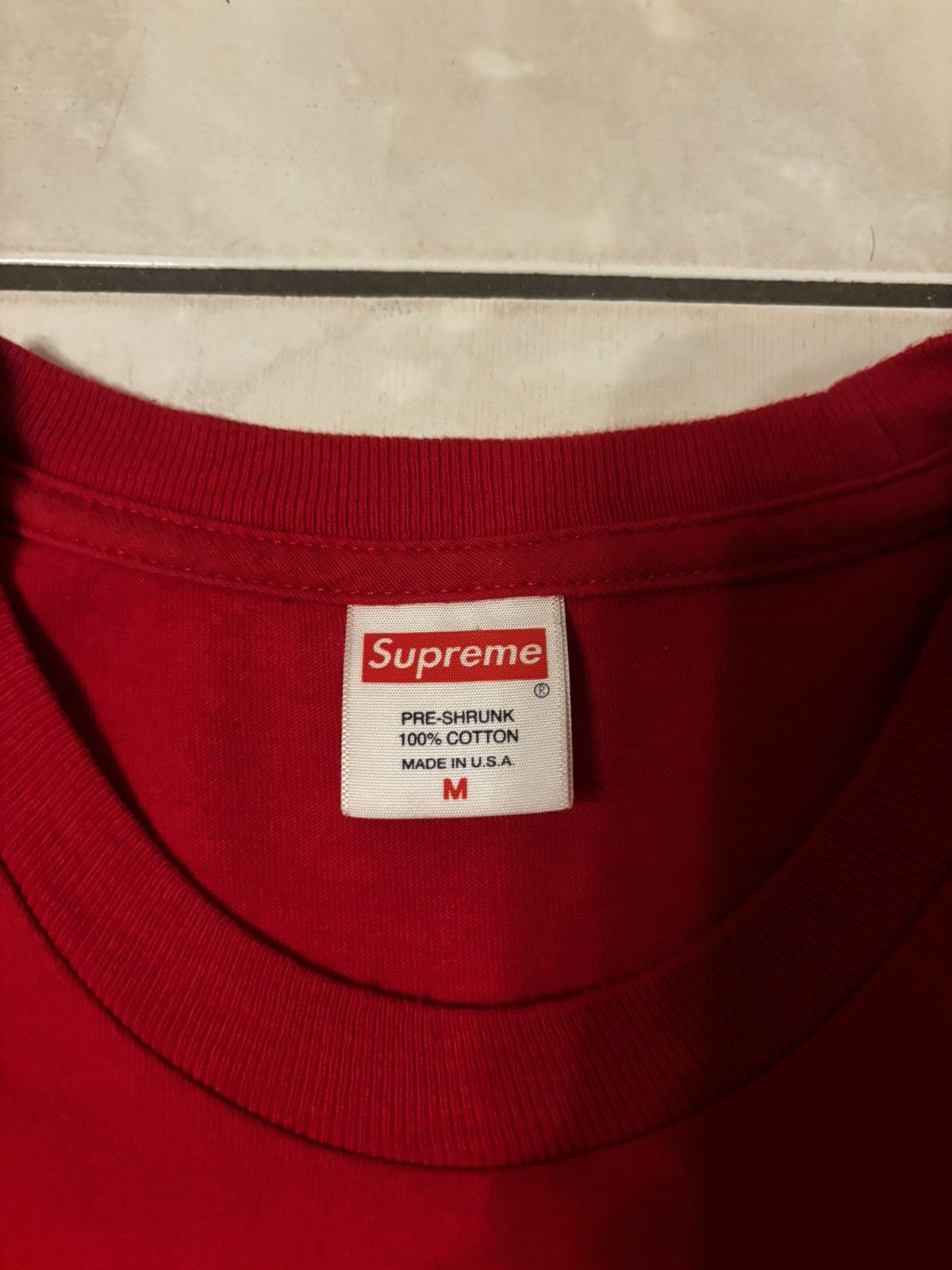 Supreme Supreme x Scarface "Shower" Tee Red - FW17 Size US M / EU 48-50 / 2 - 3 Thumbnail