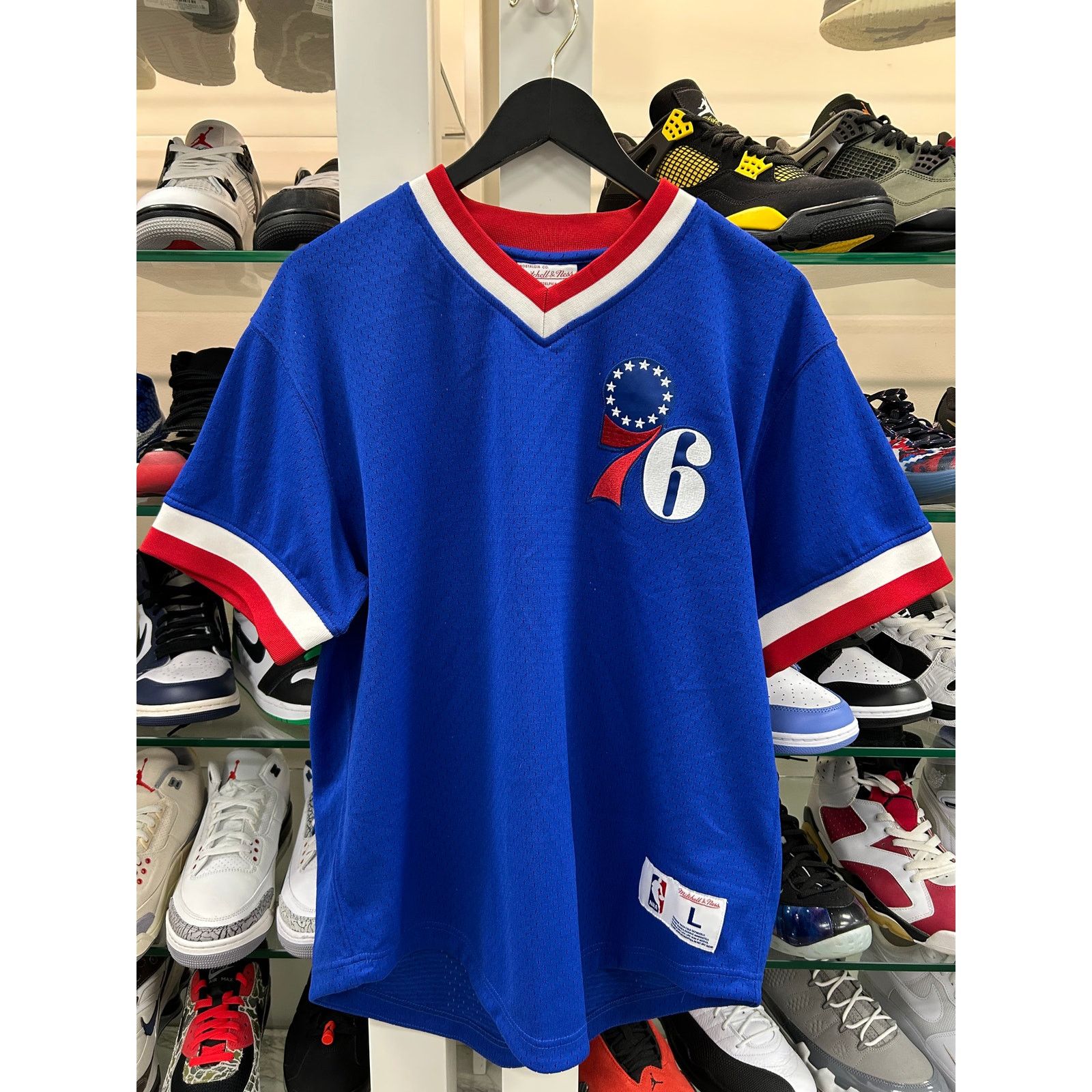 Mitchell & Ness Philadelphia 76ers "Hardwood Classics" V-neck mesh T-shirt Size US L / EU 52-54 / 3 - 1 Thumbnail