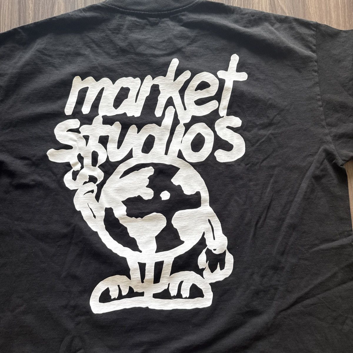 Market MARKET Studios “World Peace” Globe Graphic Tee Black XL Size US XL / EU 56 / 4 - 6 Thumbnail