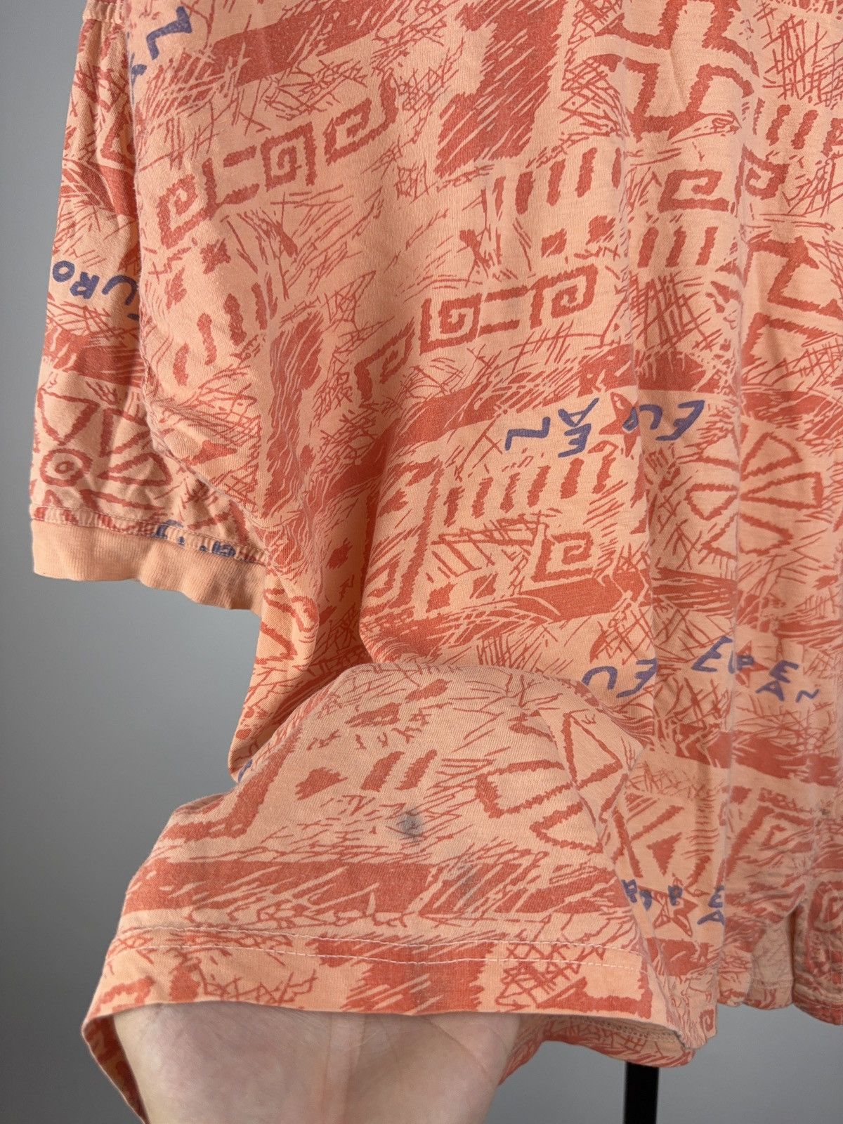 Vintage Retro Vintage 90s European Over Print Aztec Pattern T shirt Size US S / EU 44-46 / 1 - 7 Thumbnail