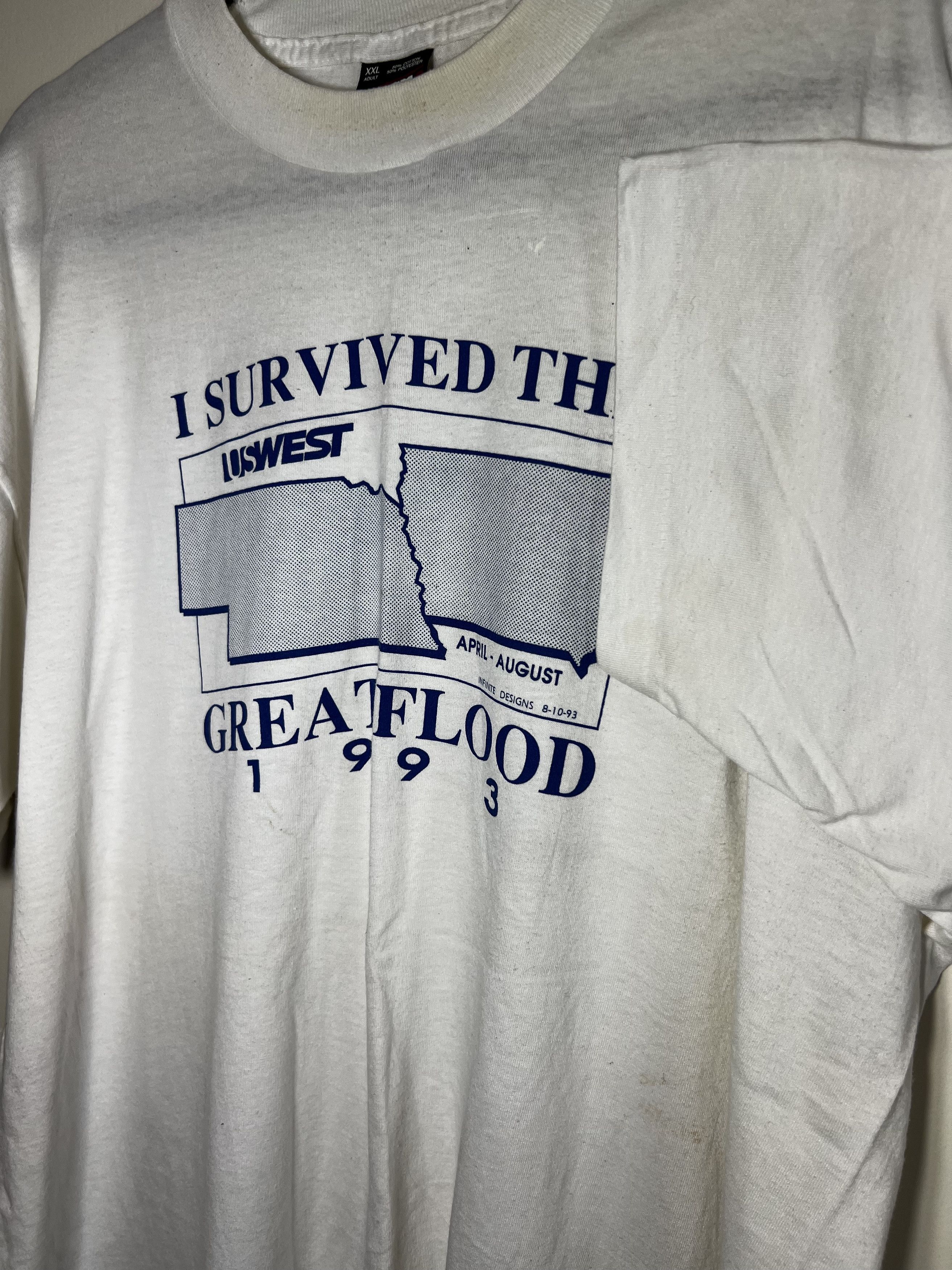 Fruit Of The Loom Vintage "I Survived the Great Flood 1993" Iowa Illinois Tee Size US XXL / EU 58 / 5 - 3 Thumbnail
