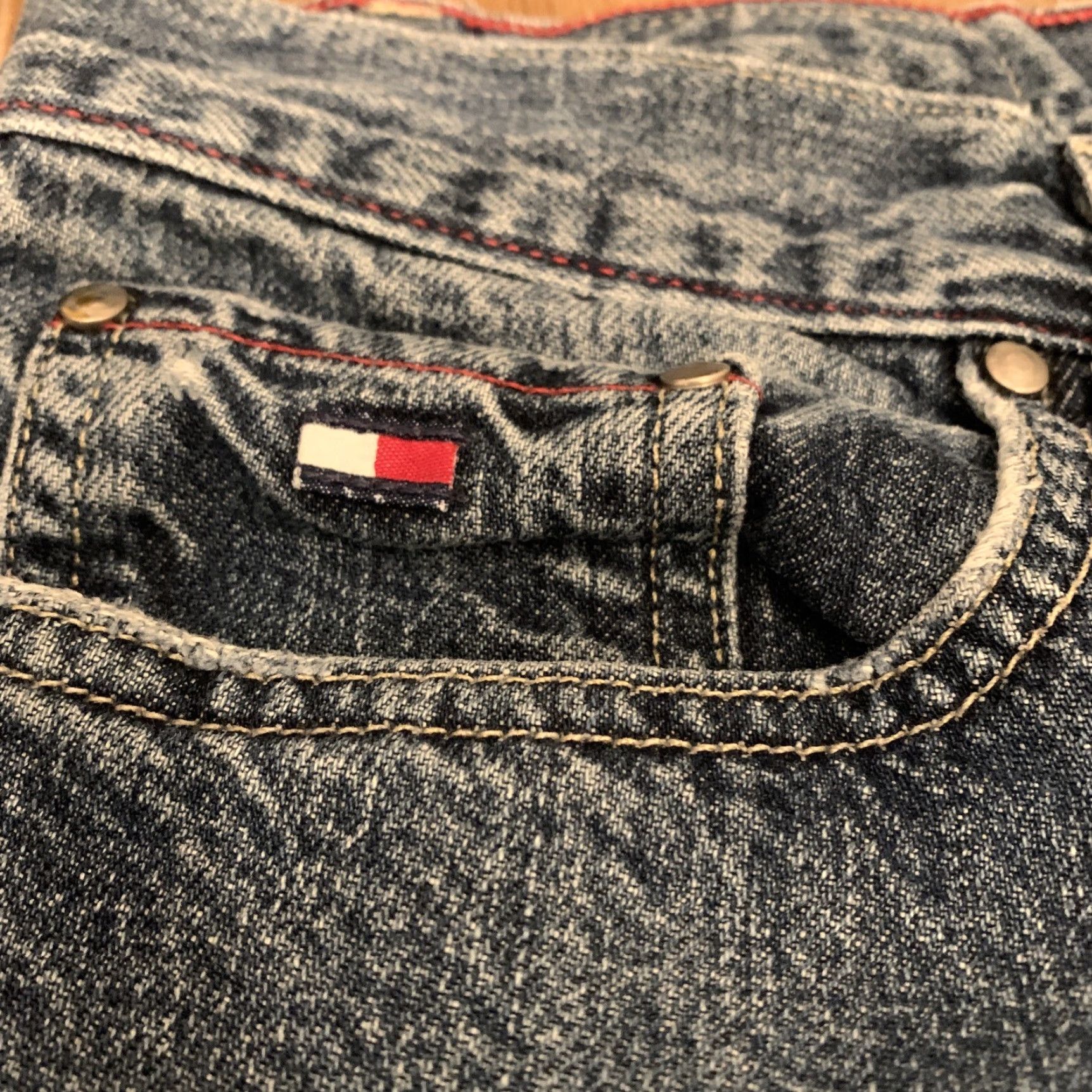 Tommy Hilfiger VINTAGE Tommy Hilfiger Jeans Women Size 12 Light Wash Boyfriend 100% Cotton 2000s Blue Size 34" / US 12 / IT 48 - 2 Thumbnail