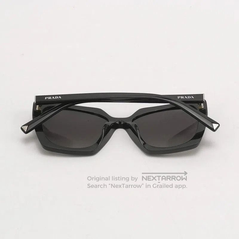 Prada Prada Logo Frame Cat-Eye Sunglasses. Size ONE SIZE - 4 Thumbnail