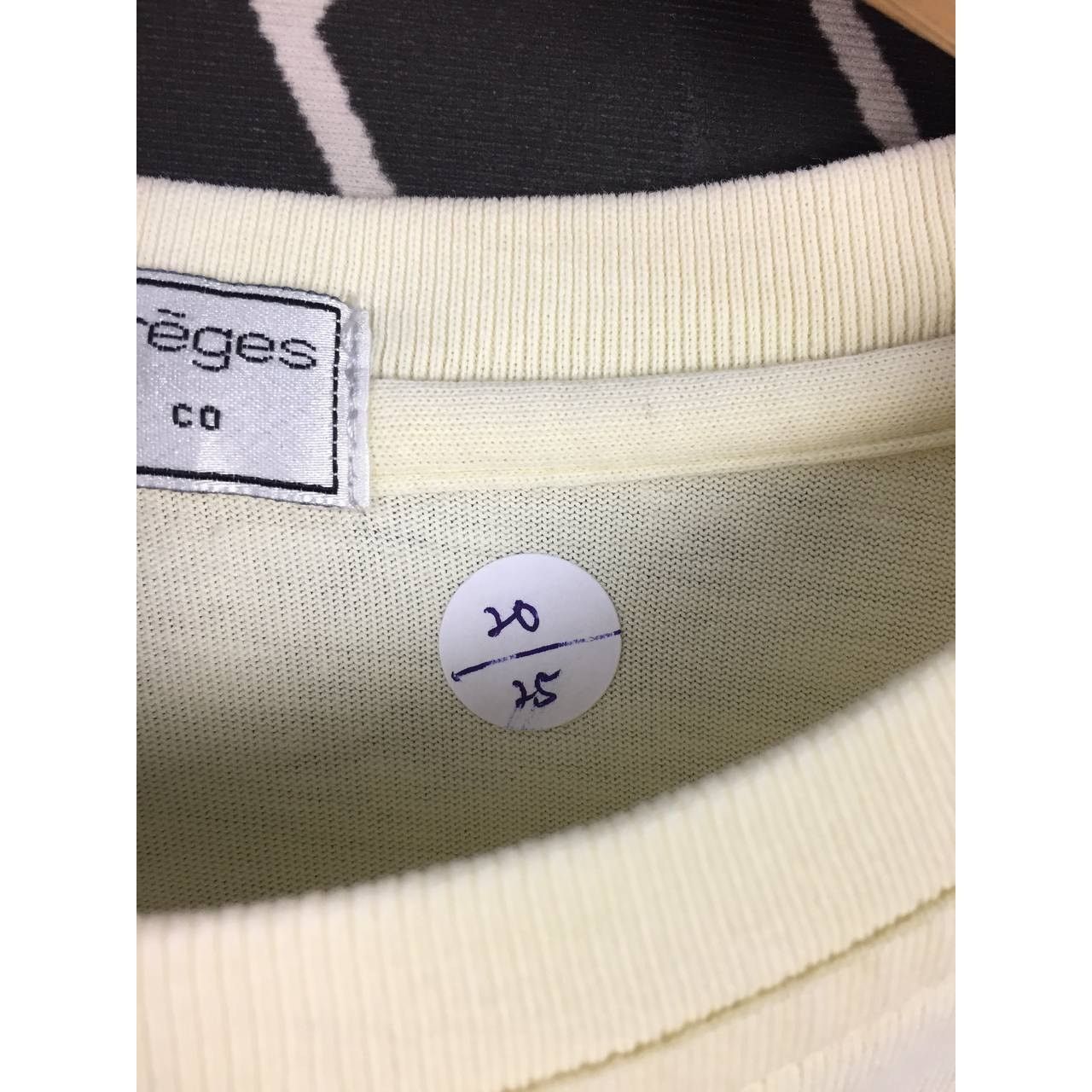 Courreges Vtg Courreges Paris Spell Out Logo Tee Size M Size US M / EU 48-50 / 2 - 12 Thumbnail