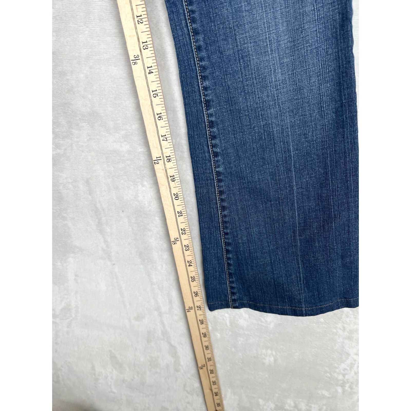 Levi's Levi's 515 Bootcut Jeans Women's 8 Blue Medium Wash Mid Rise Denim Altered Size 30" / US 8 / IT 44 - 2 Thumbnail