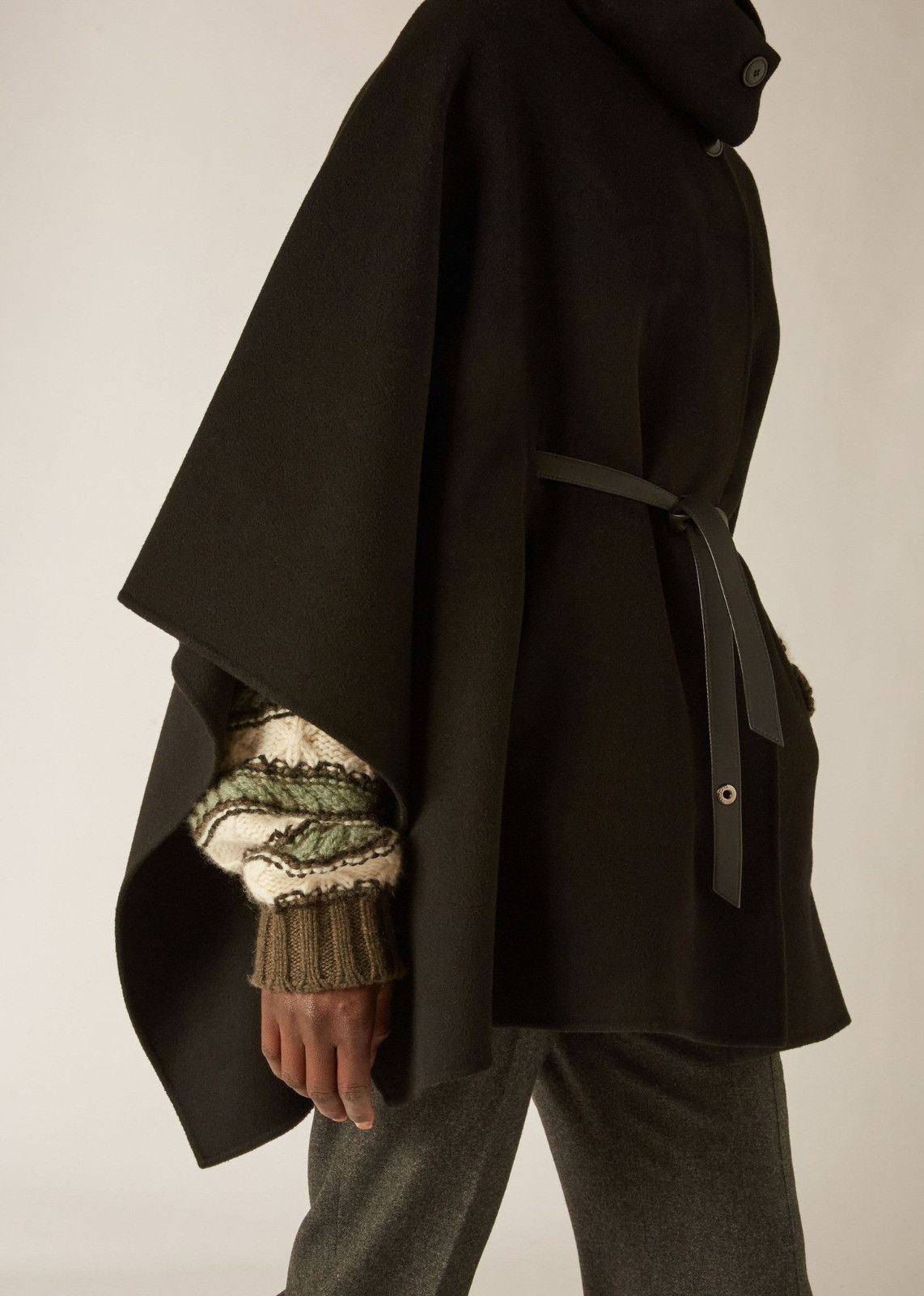 Loro Piana o1srvl11e0824 Size: OS / Denice Cashmere Cape in Black Size ONE SIZE - 3 Thumbnail