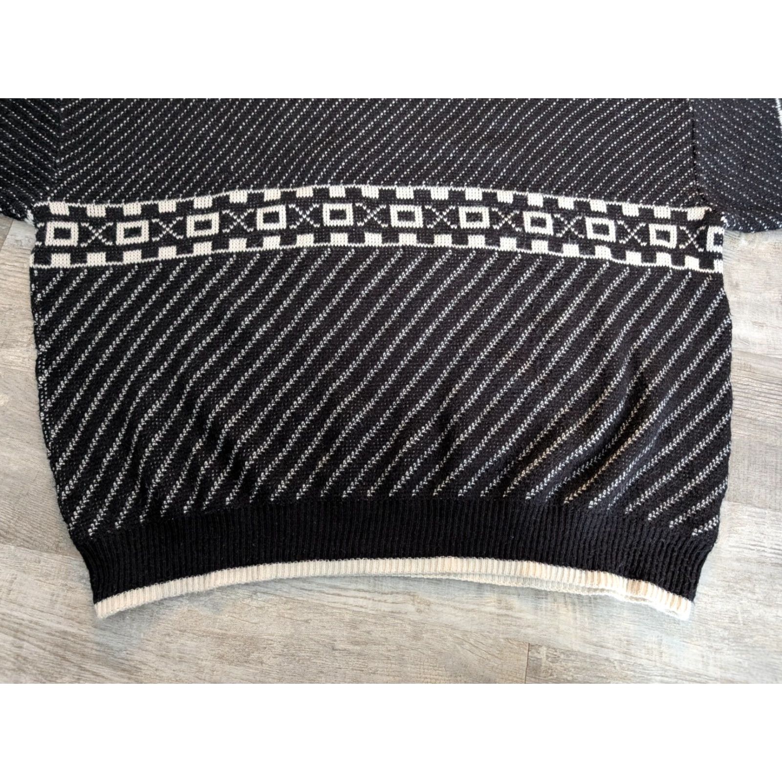 Vintage VINTAGE Fiji Sweater Mens Black White Geometric Knit Mock Neck Pullover XL Italy Hand Washable Casual Formal Travel Size US XL / EU 56 / 4 - 5 Thumbnail