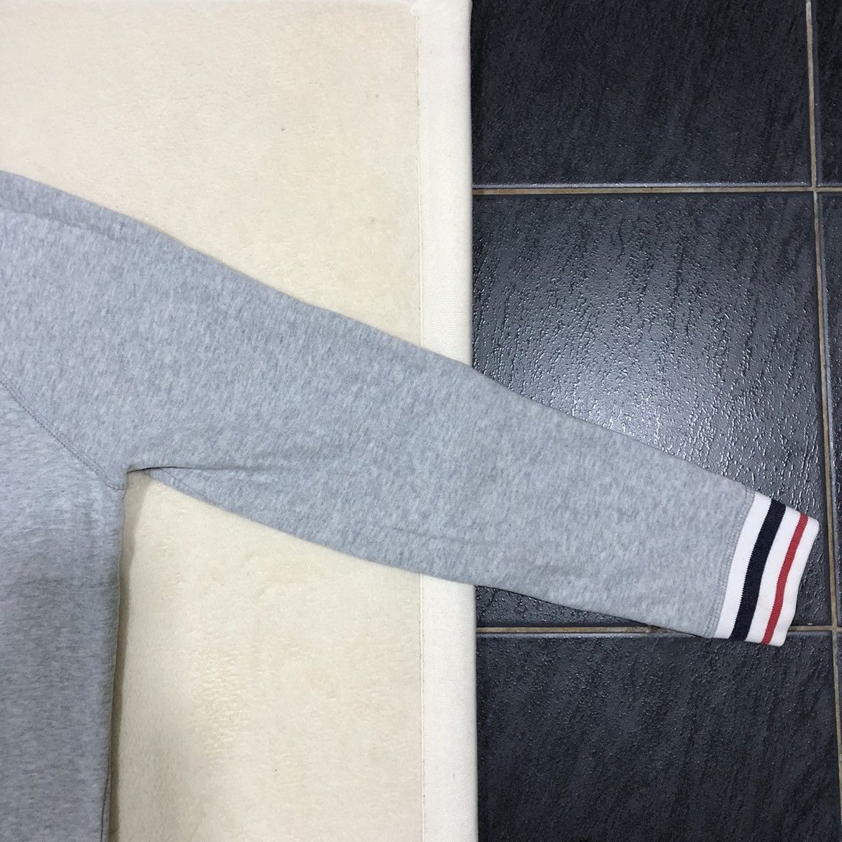 Japanese Brand × Tommy Hilfiger TOMMY HILFIGER Small Embroidered Logo Sweatshirt Size S / US 4 / IT 40 - 8 Thumbnail