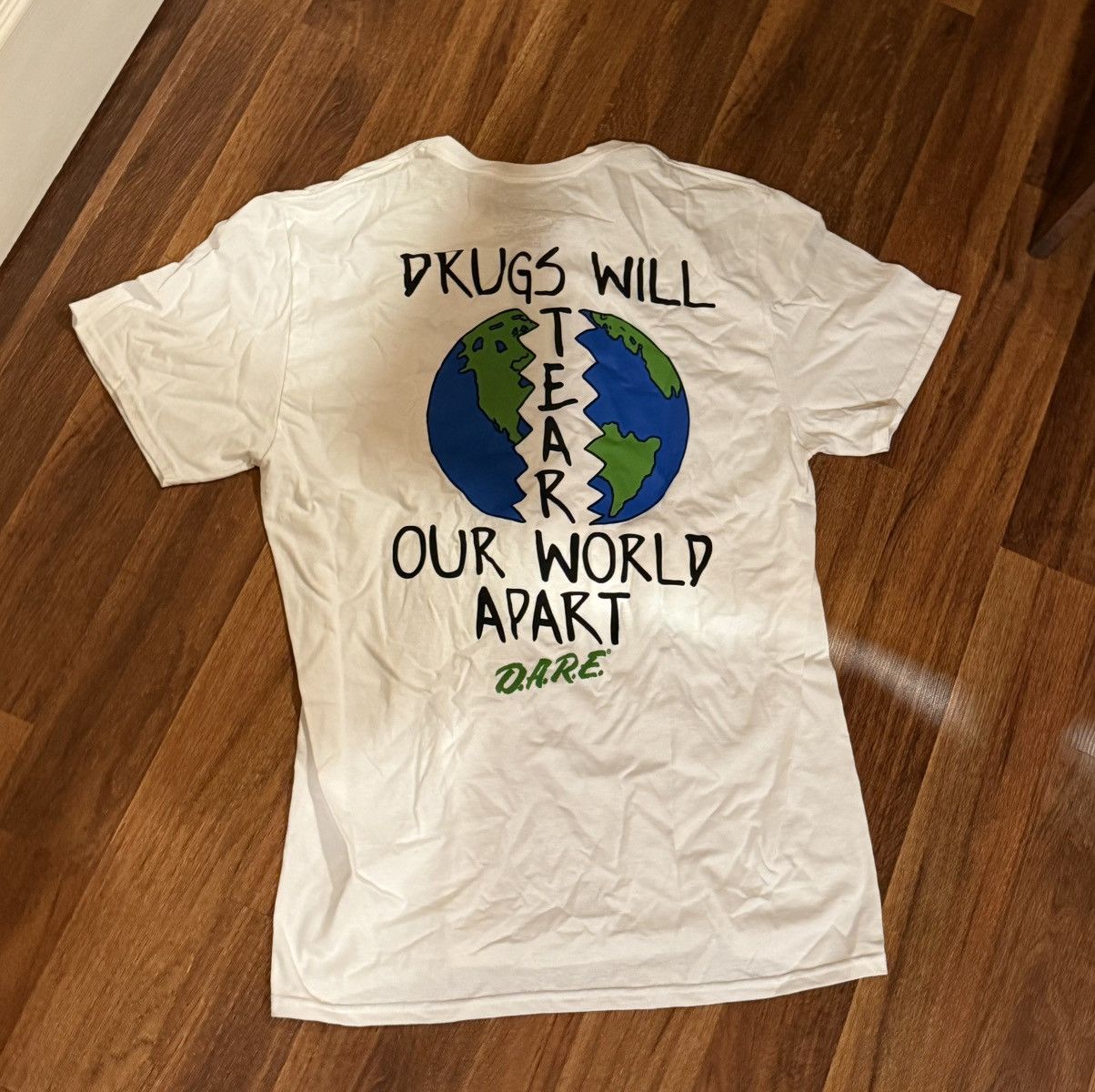 D.A.R.E × Vintage Authentic D.A.R.E. T-Shirt - Digs Will Tear Our World Apart Size US L / EU 52-54 / 3 - 1 Thumbnail
