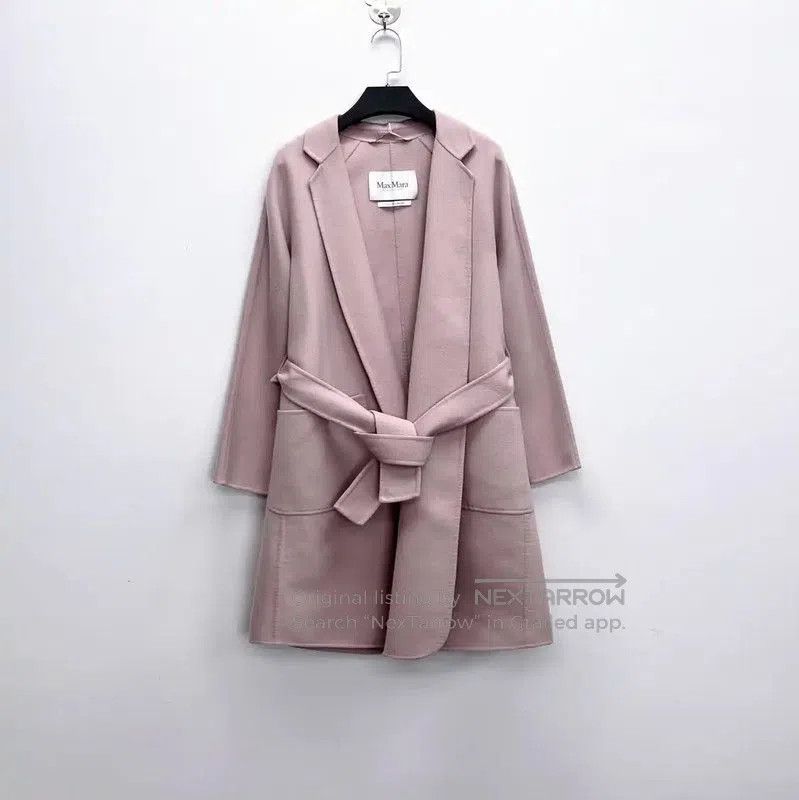 MaxMara Elegant Pink Cashmere Coat for Women .