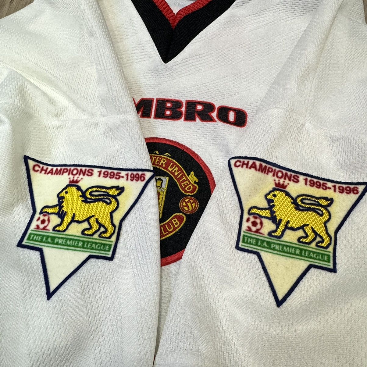 Umbro Manchester United 96/97 away shirt #4 May Size US M / EU 48-50 / 2 - 6 Thumbnail