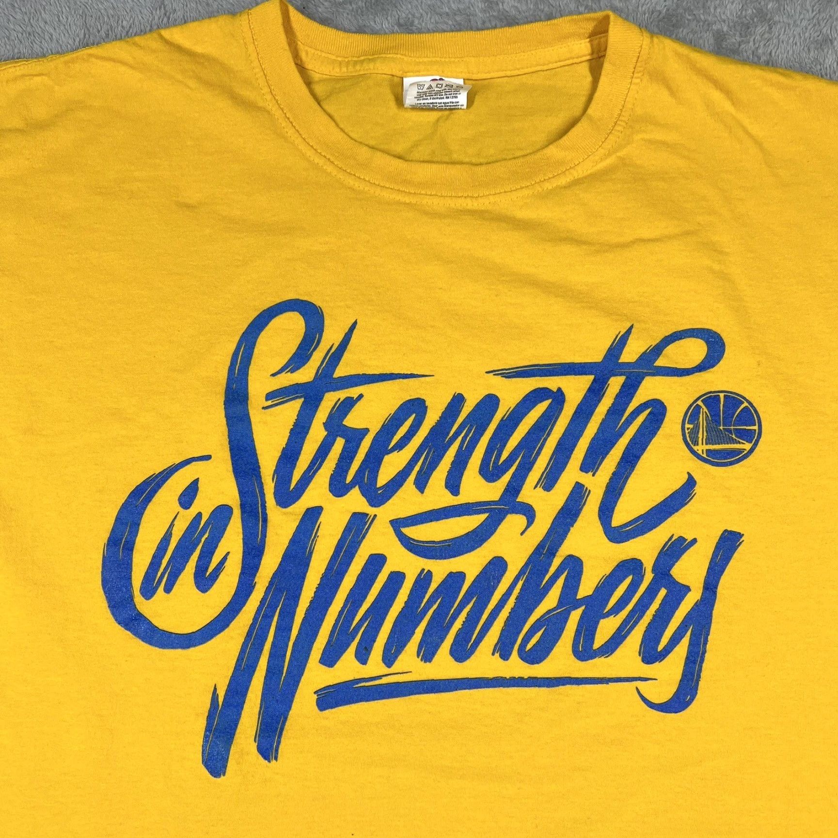 Fruit Of The Loom Golden State Warriors Strength In Numbers NBA Playoffs 2018 Mens T-Shirt Size XL Size US XL / EU 56 / 4 - 5 Thumbnail