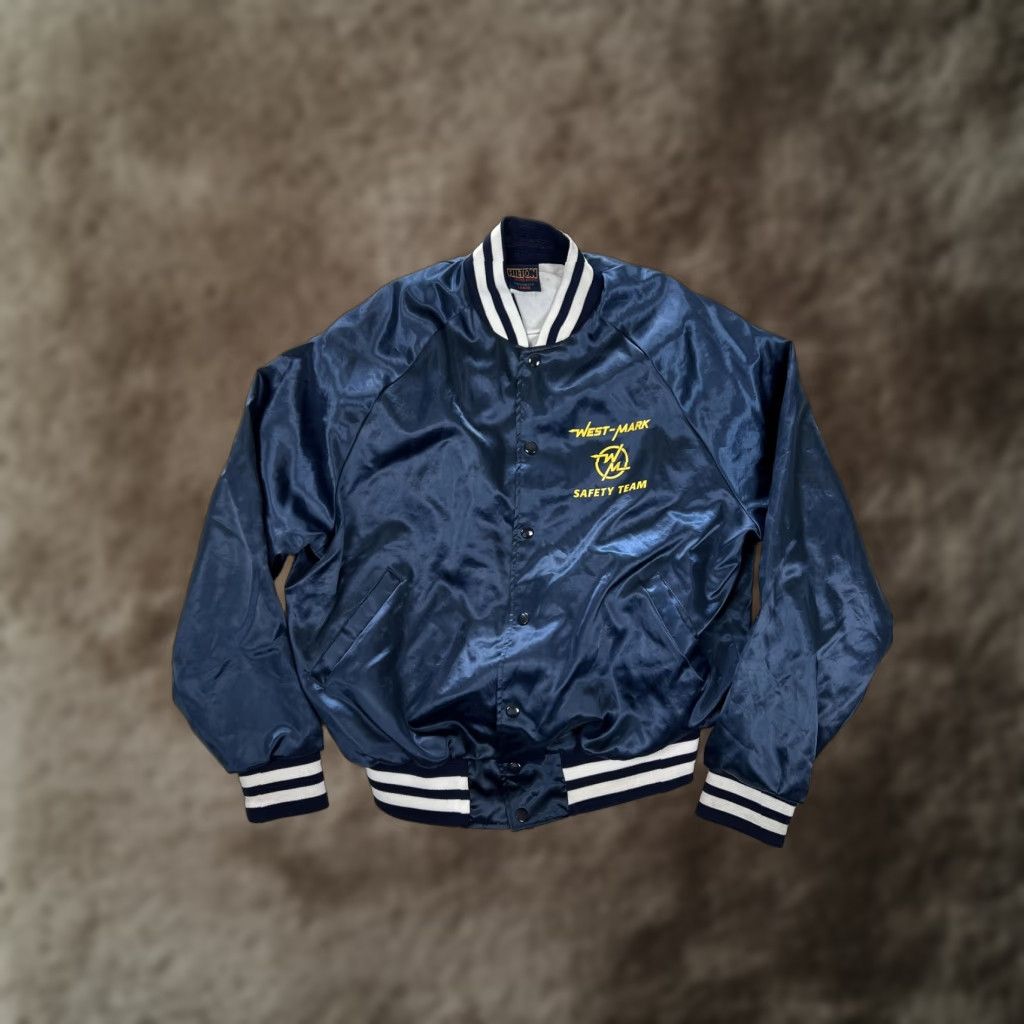 Vintage VINTAGE Hilton AJ-1 West-Mark Trailers Satin Jacket Mens L Navy Blue Varsity Transportation Safety Team USA Size US L / EU 52-54 / 3 - 1 Thumbnail