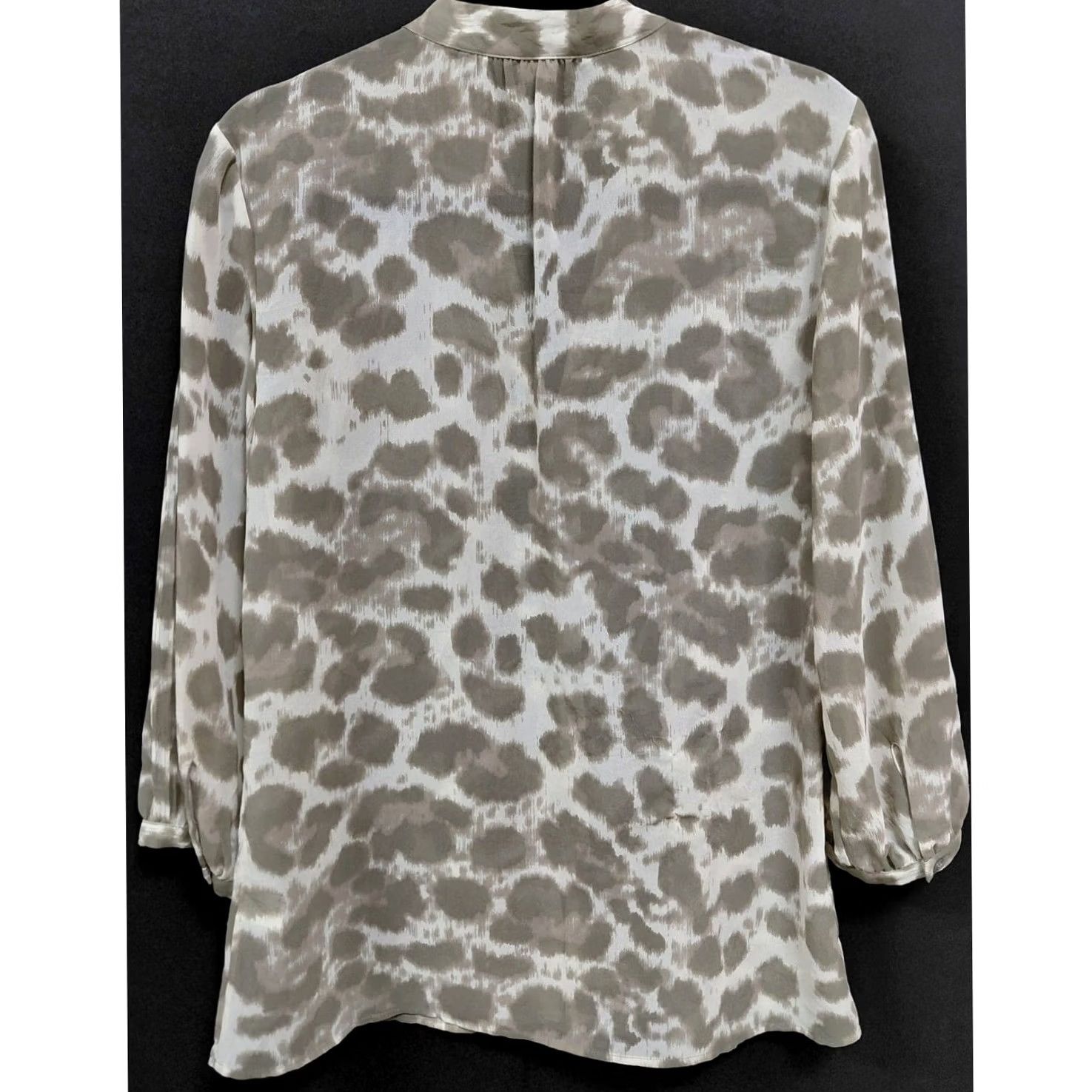 Banana Republic BANANA REPUBLIC Leopard Print Blouse 3/4 Sleeve Women Size S Gray Polyester Dry Clean Only Shirt Blouse Womens Size S / US 4 / IT 40 - 2 Thumbnail