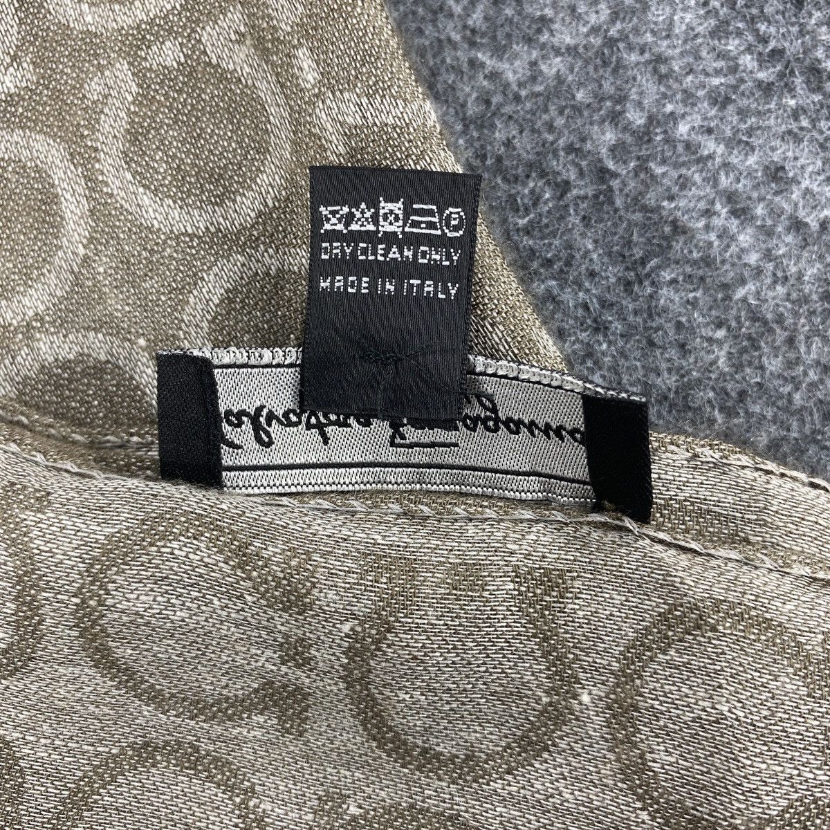 Salvatore Ferragamo × Vintage Salvatore Ferragamo Scarf # Muffler # Neckwear # D569 Size ONE SIZE - 3 Thumbnail