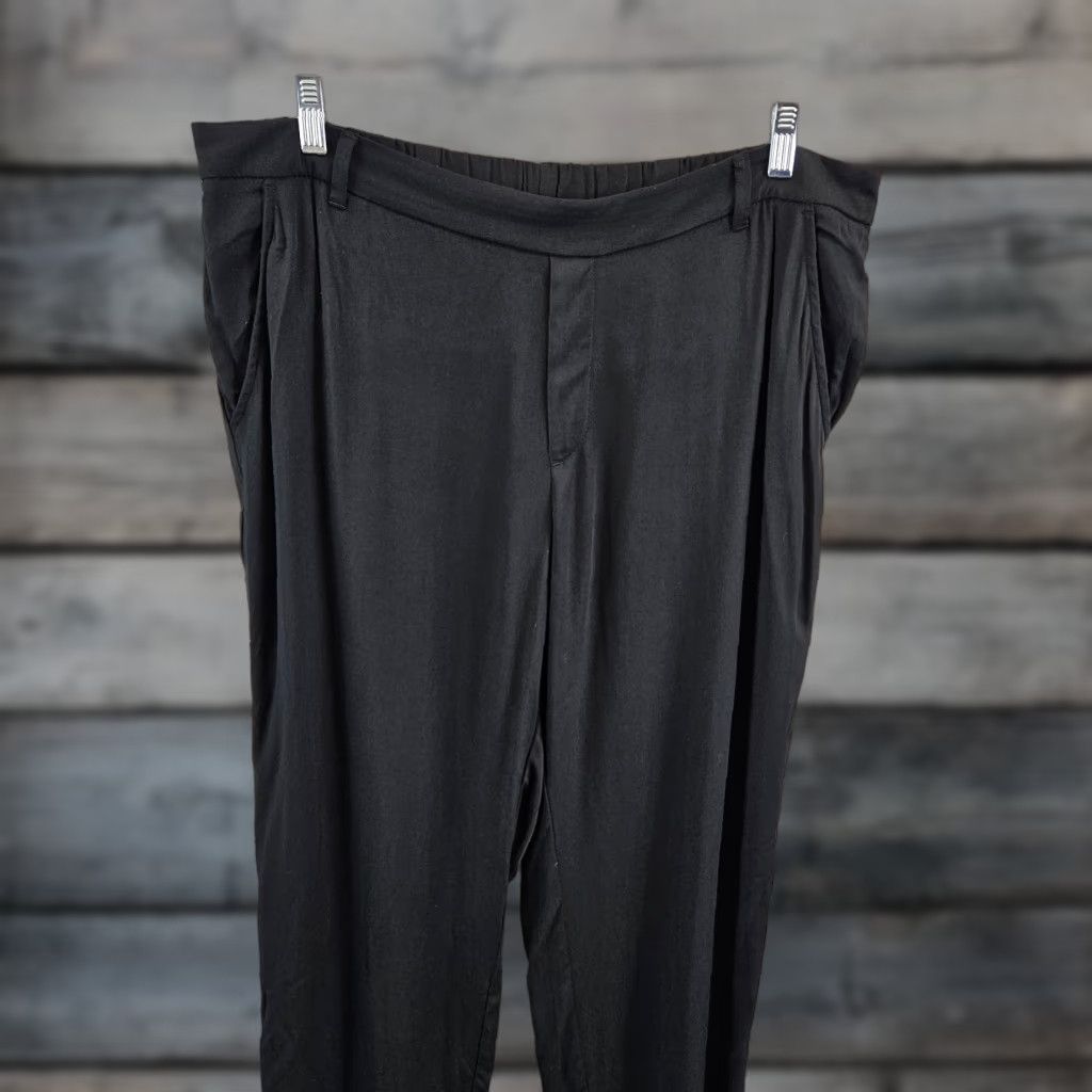 Old Navy Old Navy Womens Cropped Pants Sz 16 Black Pull On High Rise Rayon Pants Womens 16 Black Cropped Pull On Rayon Size 38" / US 16 / IT 52 - 1 Thumbnail