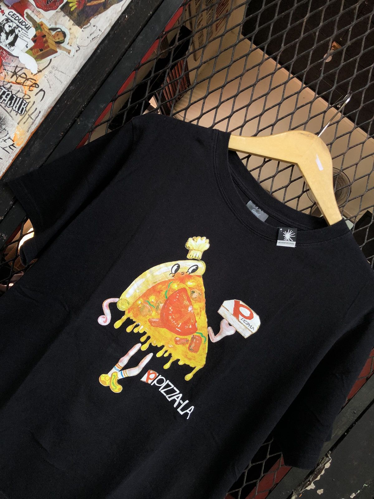 GU × Japanese Brand × Maison MIHARA YASUHIRO MIHARAYASUHIRO X GU “GOOD INSPIRATION” PIZZA - LA SHIRT Size US L / EU 52-54 / 3 - 2 Thumbnail
