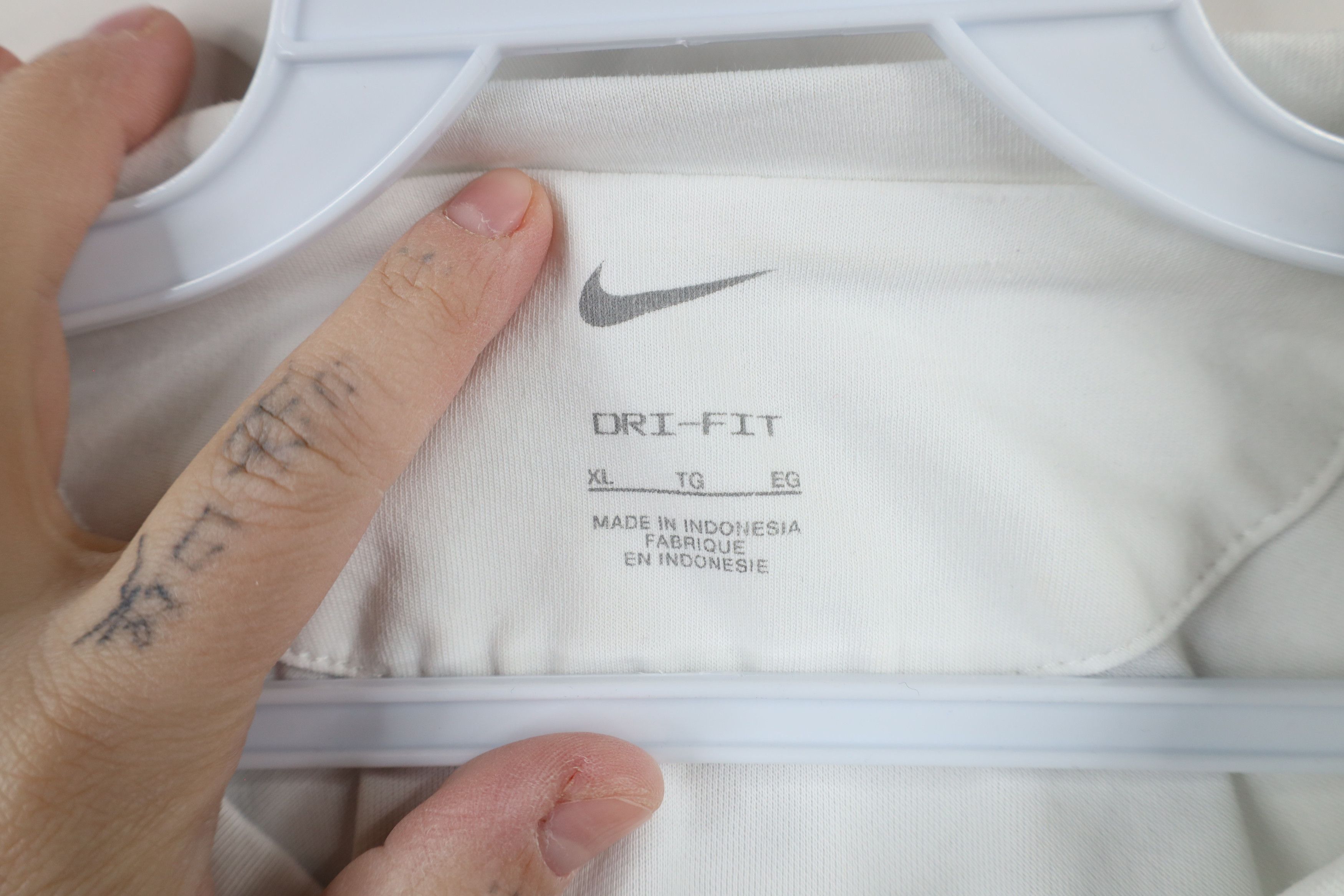 Nike × Vintage Vintage Y2K Nike Scott Mini Swoosh Essential T-Shirt White Size US XL / EU 56 / 4 - 8 Thumbnail