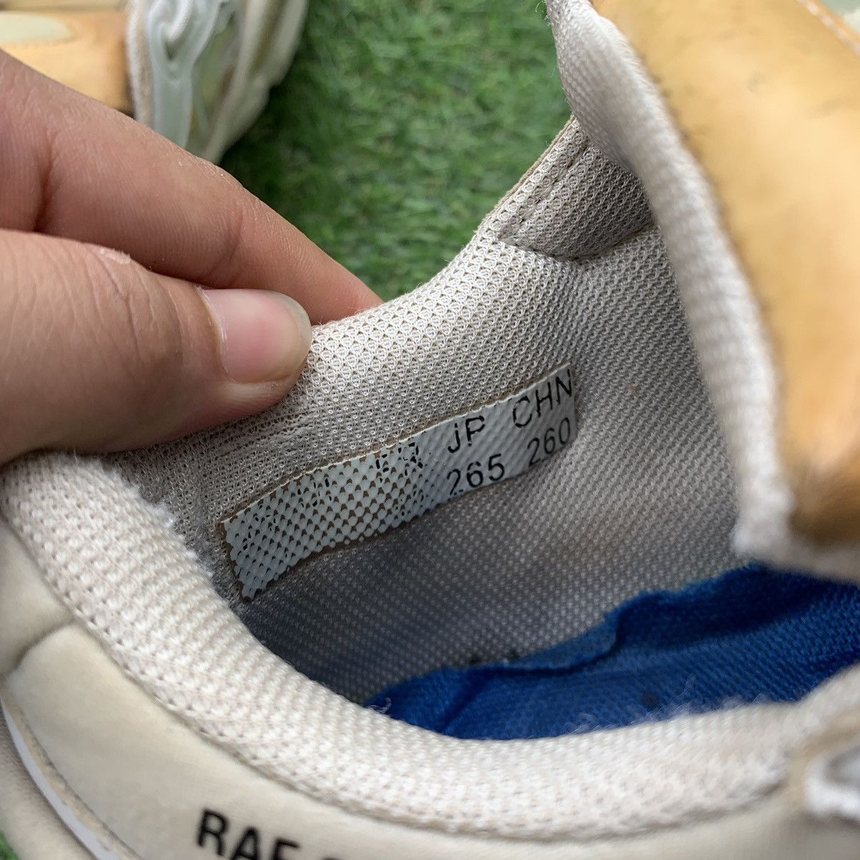Adidas × Raf Simons Adidas Raf Simons Ozweego Bunny Cream Size US 8.5 / EU 41-42 - 11 Thumbnail