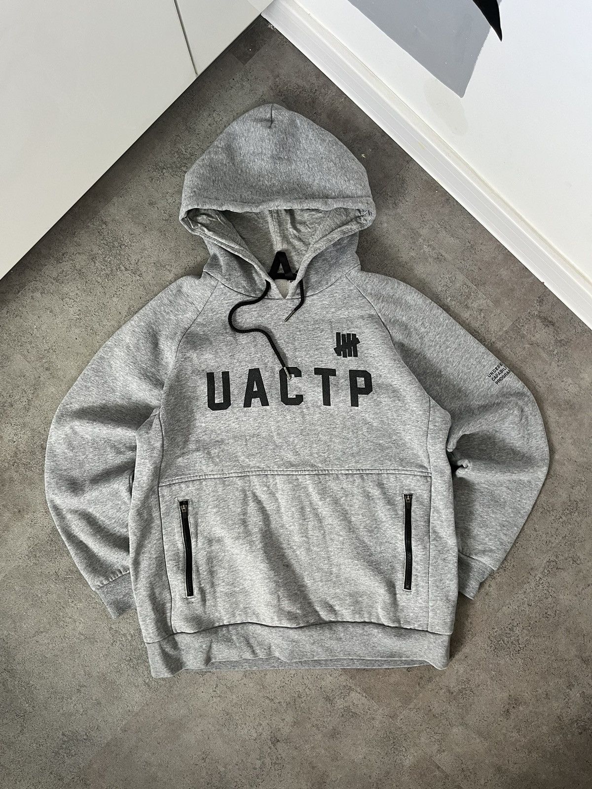 Undefeated × Vintage Undefeated x UACTP Grey Hoodie Size S Size US S / EU 44-46 / 1 - 1 Thumbnail