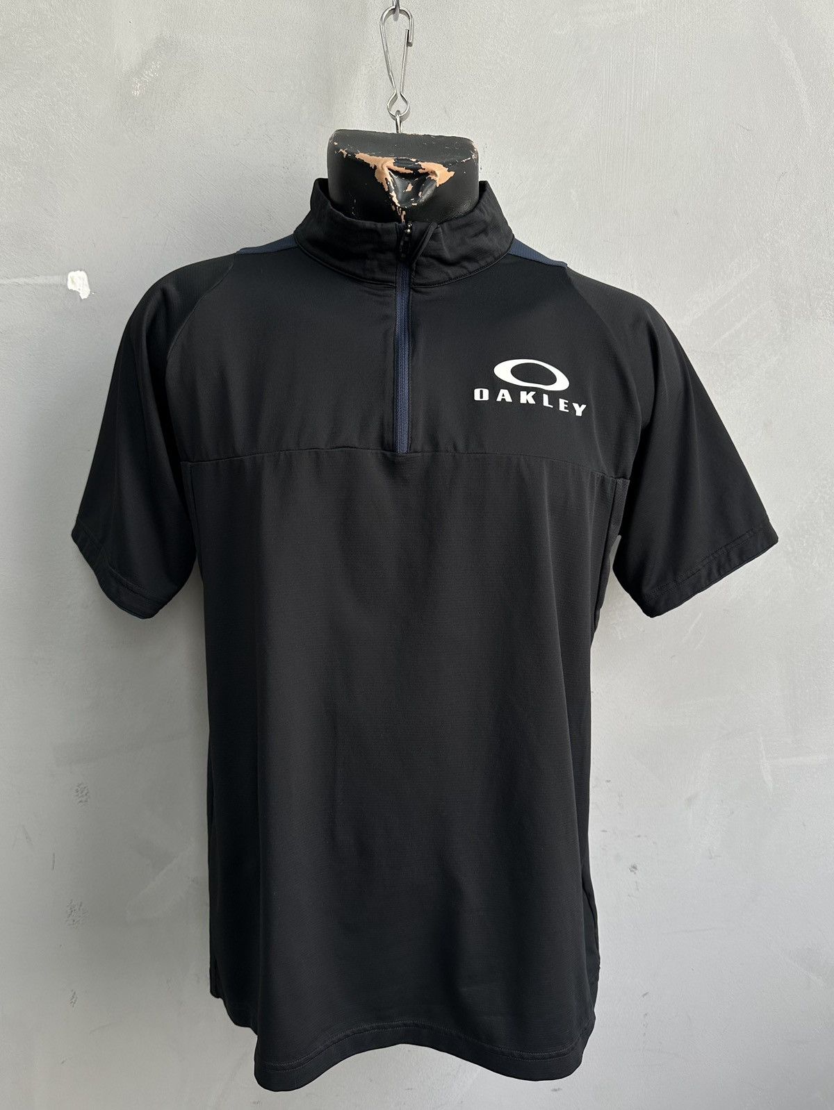 Oakley Vintage Oakley T-shirt Streetwear Y2k Japanese Diesel Japan Size US M / EU 48-50 / 2 - 12 Thumbnail